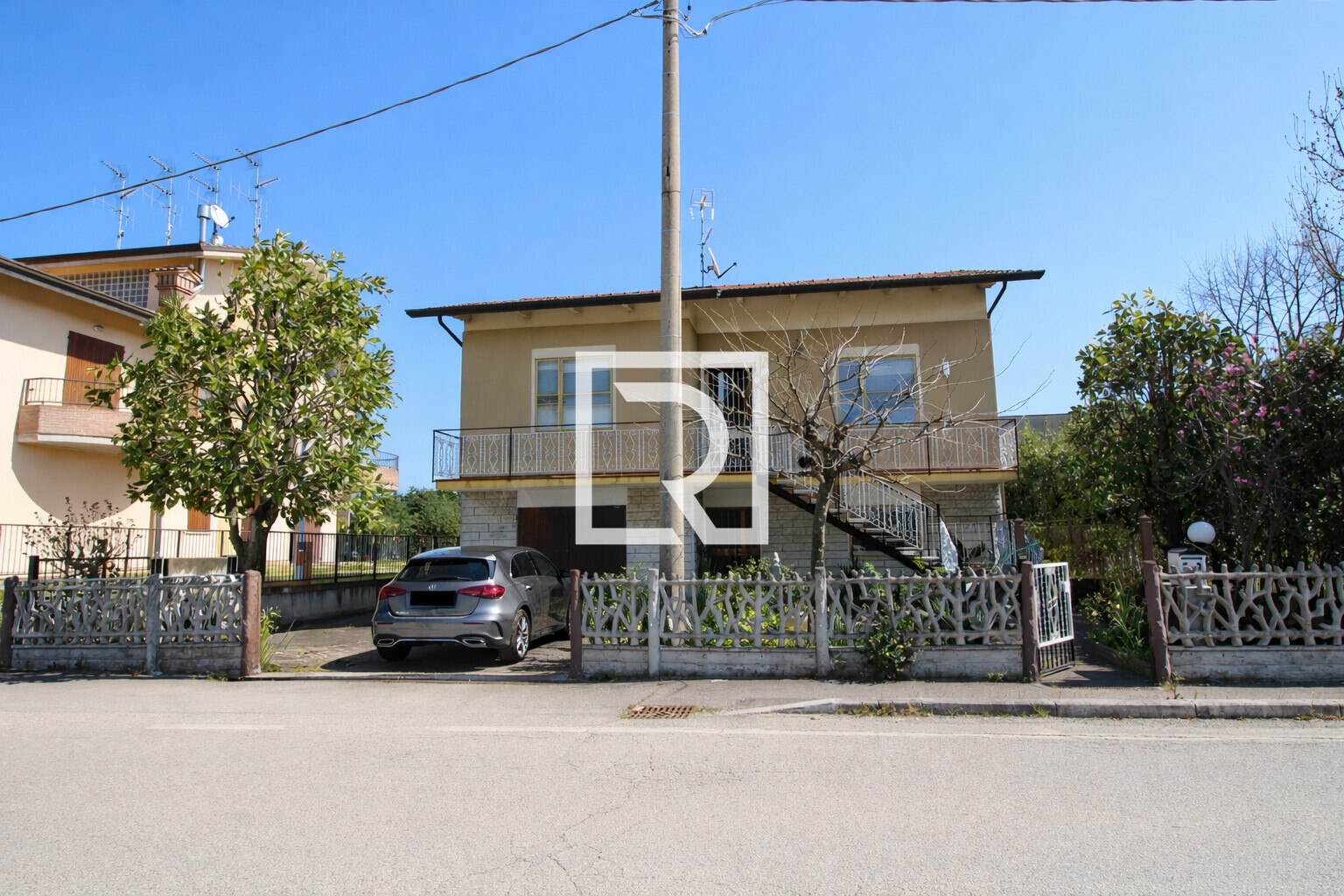 8ee10f85-b016-4254-a2d3-7cafba4787fe