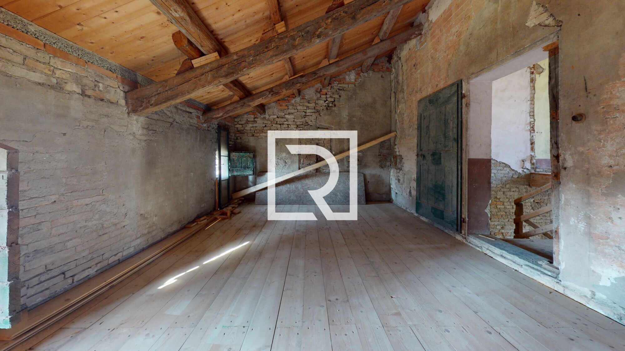 Rustico-con-fienile-da-ristrutturare-in-un-lotto-di-2500-mq-Basement 1