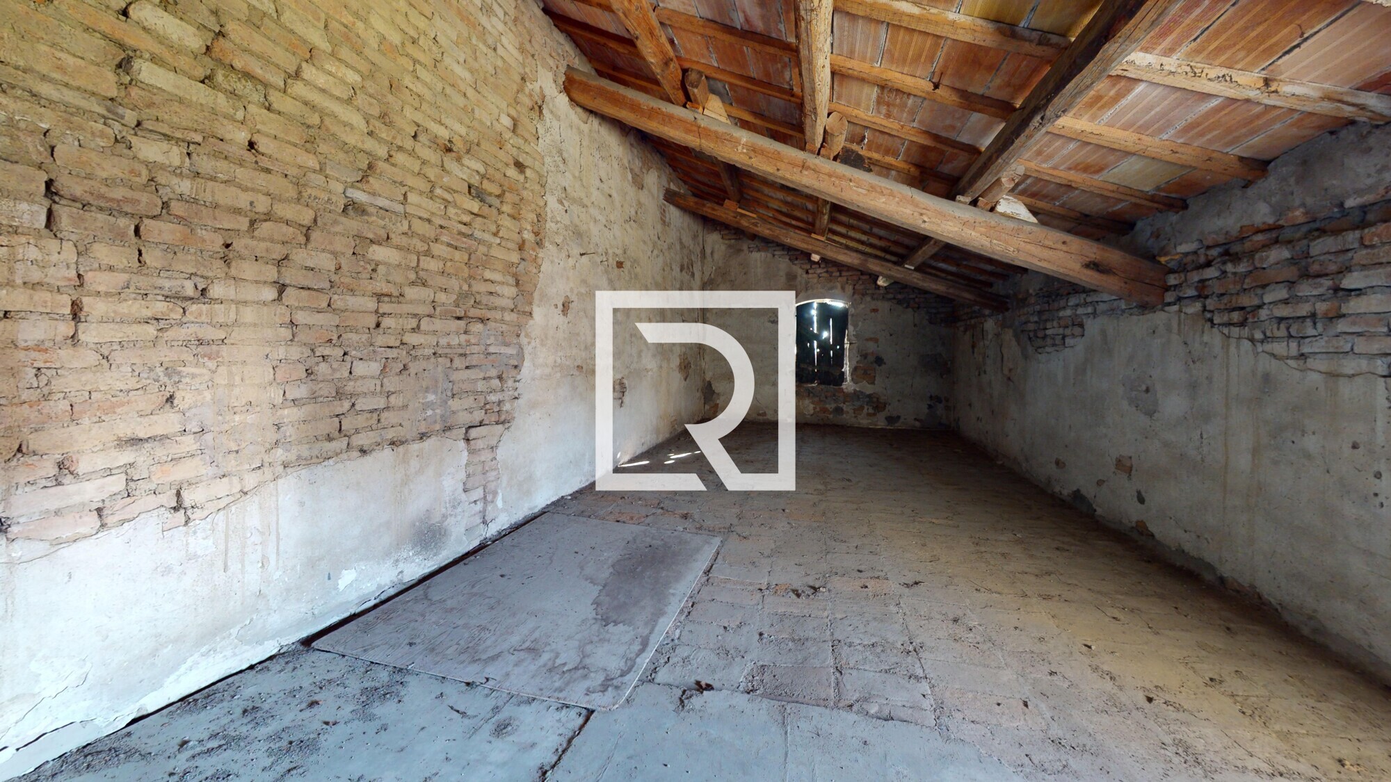 Rustico-con-fienile-da-ristrutturare-in-un-lotto-di-2500-mq-Basement 4