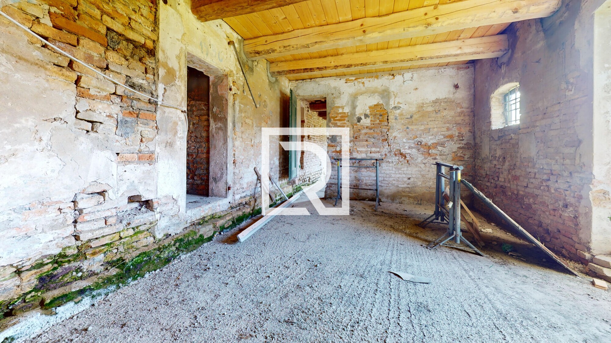 Rustico-con-fienile-da-ristrutturare-in-un-lotto-di-2500-mq-Other 2