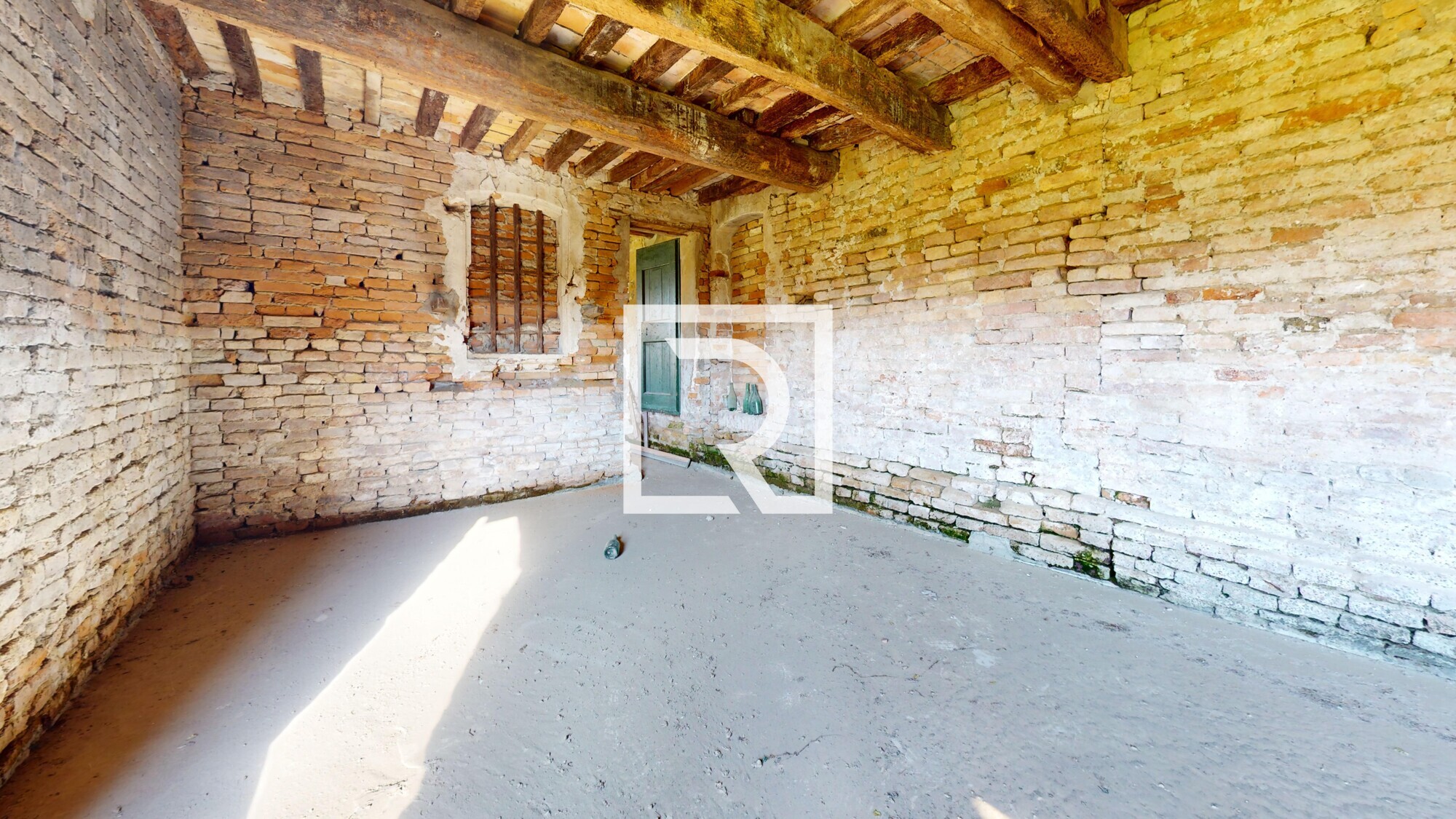 Rustico-con-fienile-da-ristrutturare-in-un-lotto-di-2500-mq-Other