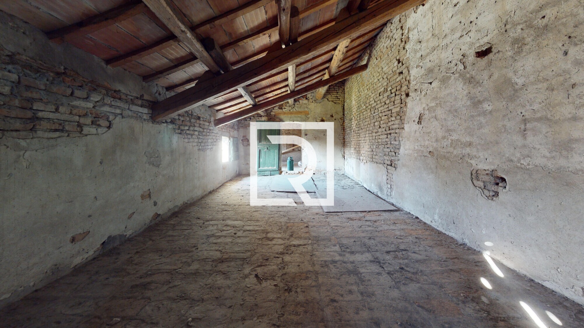 Rustico-con-fienile-da-ristrutturare-in-un-lotto-di-2500-mq-Basement 2