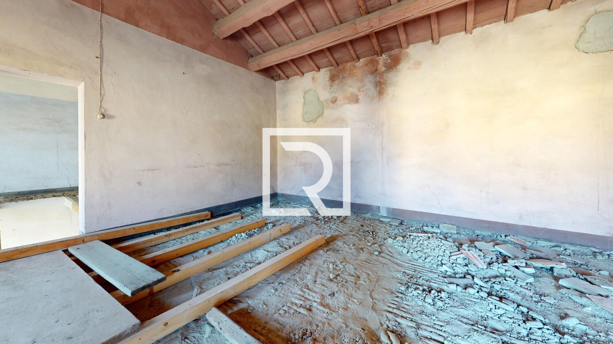 Rustico-con-fienile-da-ristrutturare-in-un-lotto-di-2500-mq-Bedroom