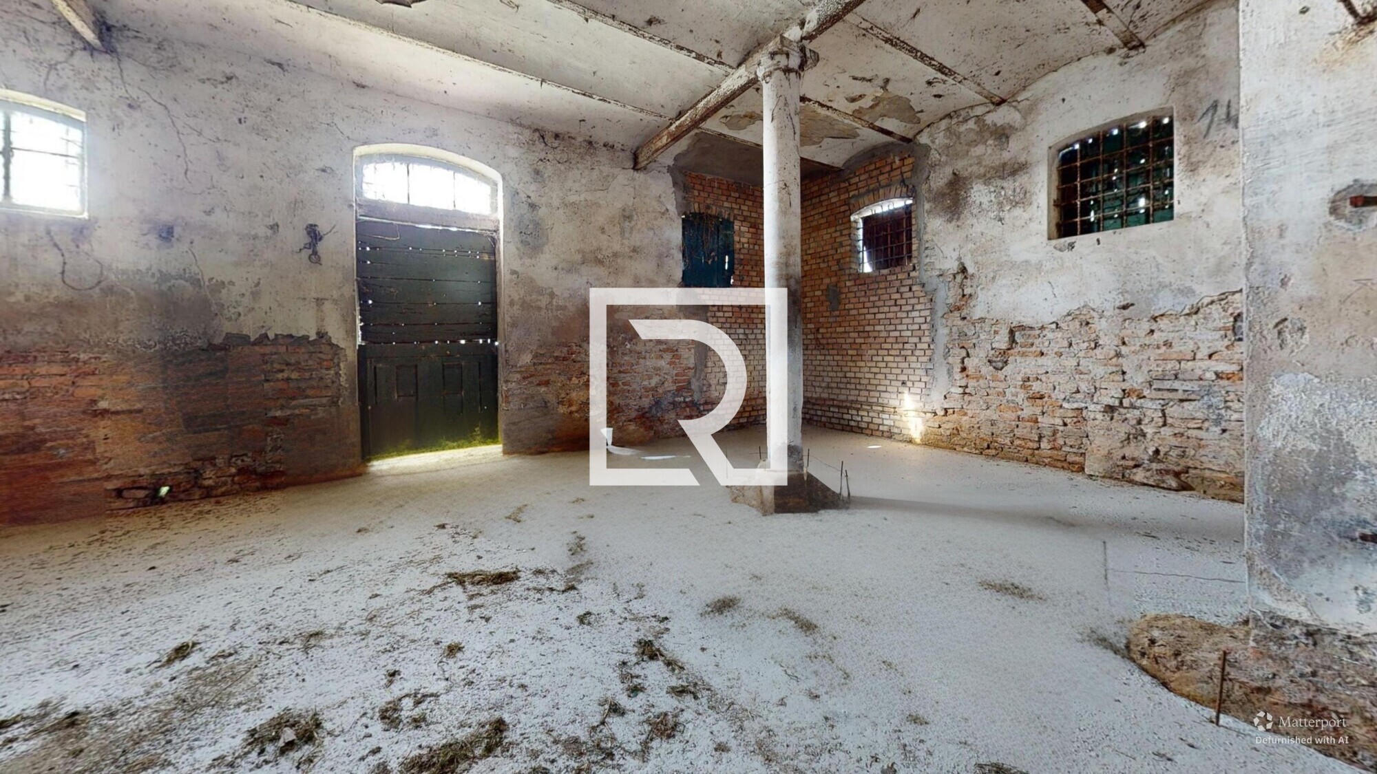 Rustico-con-fienile-da-ristrutturare-in-un-lotto-di-2500-mq-Basement-Defurnished 3