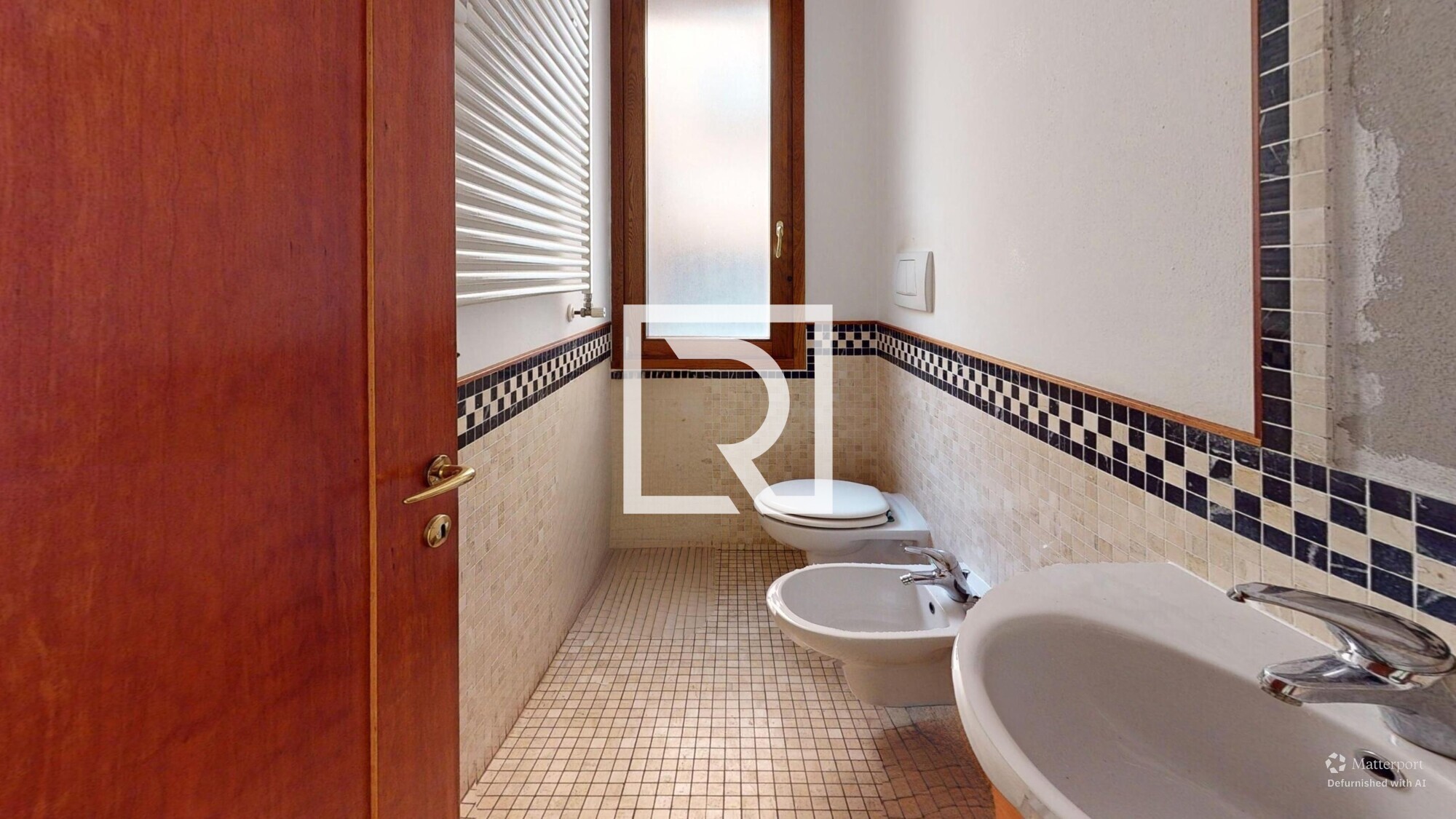 Via-Agordat-Bathroom-Defurnished