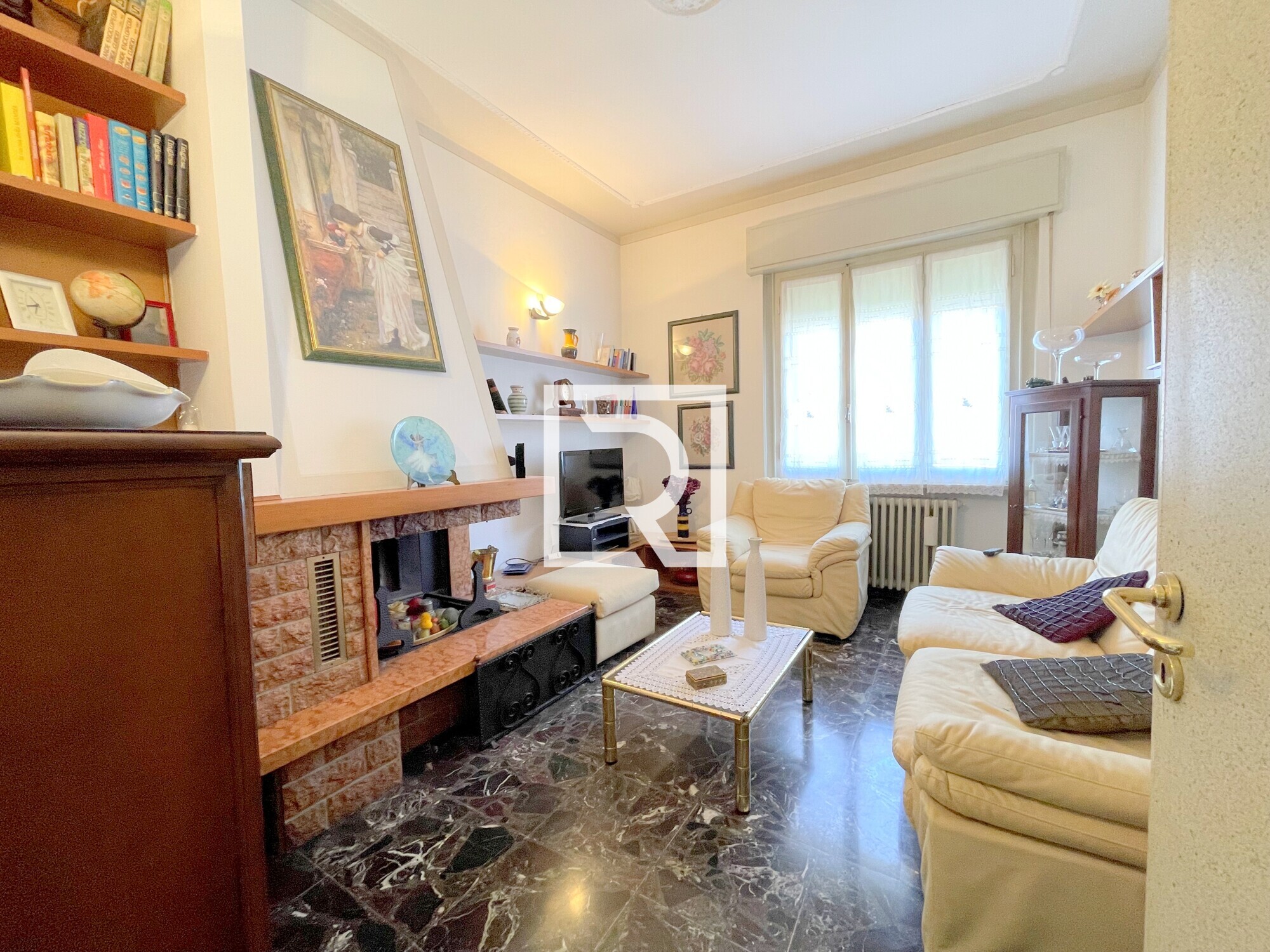 INTERNO