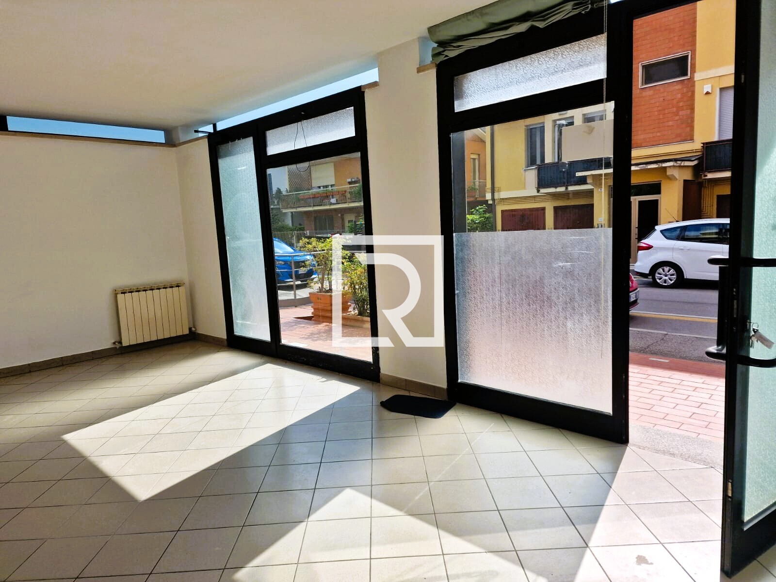 ufficio 1 ingresso interno