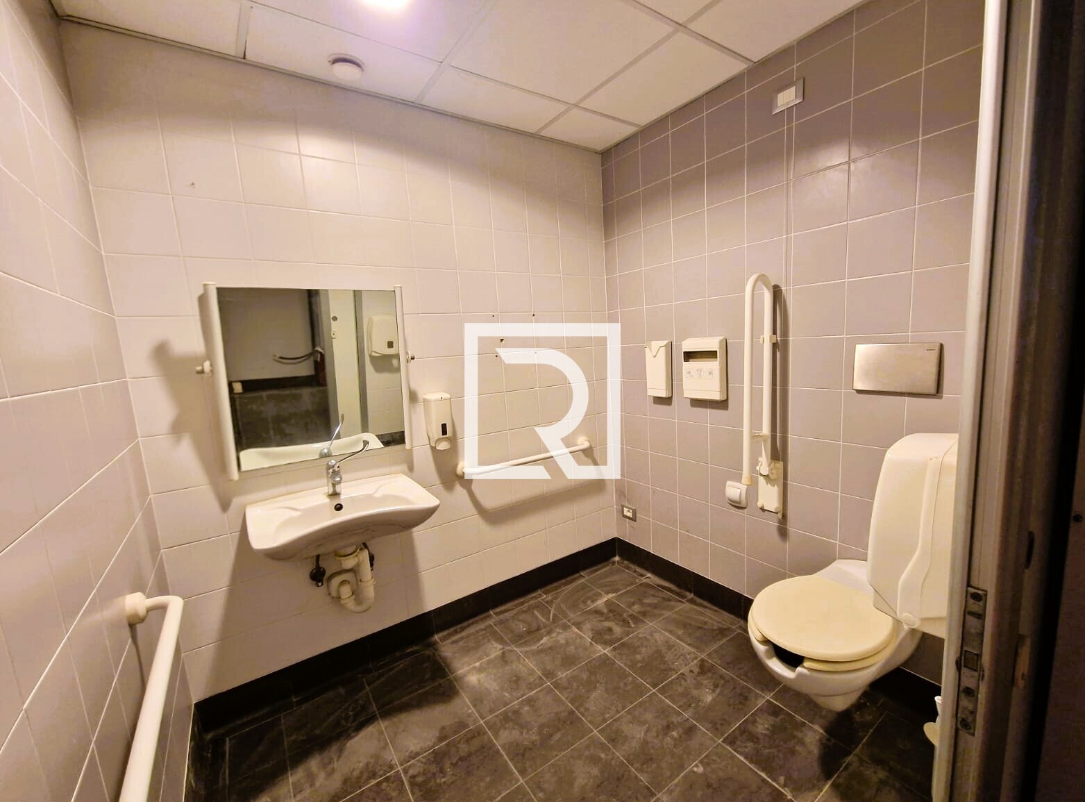 ufficio 2 bagno disabili