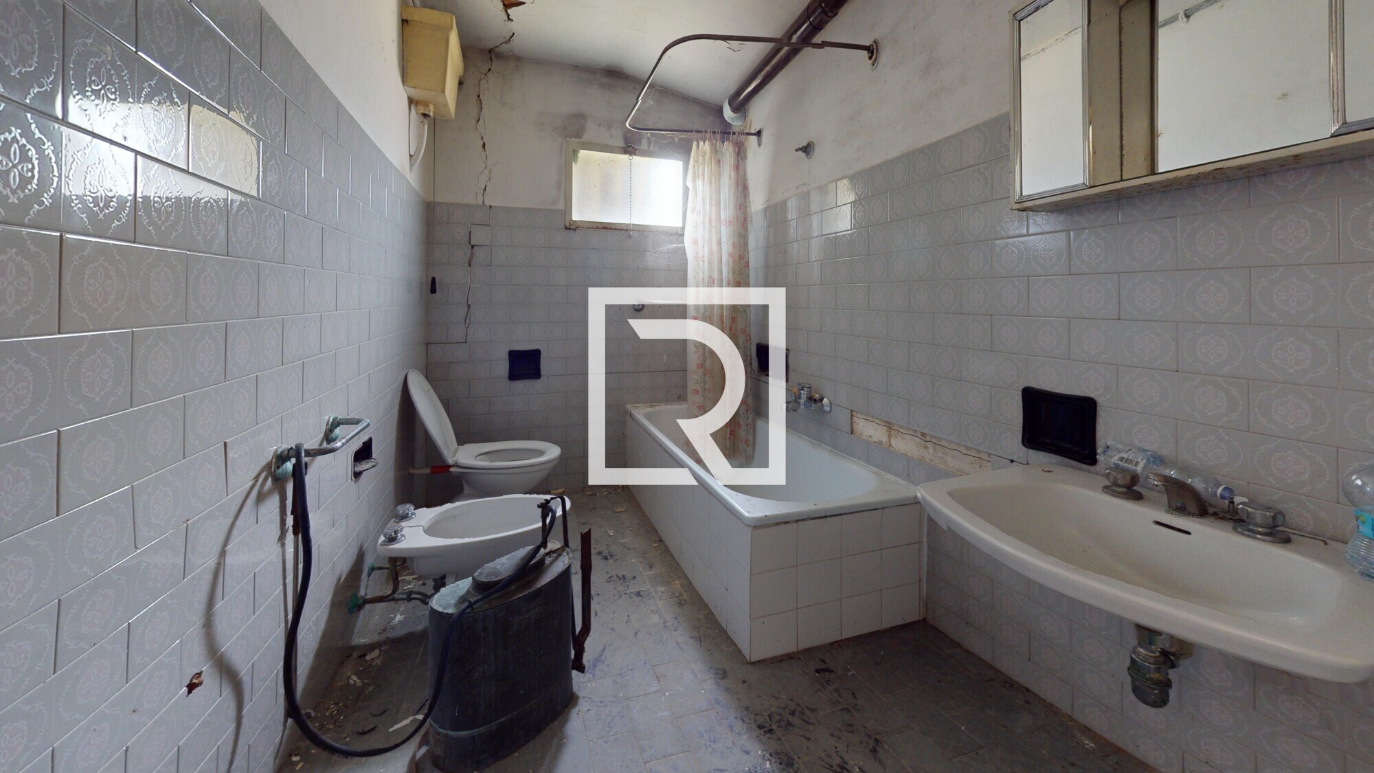 13-Via-Santa-Caterina-San-Pancrazio-Bathroom