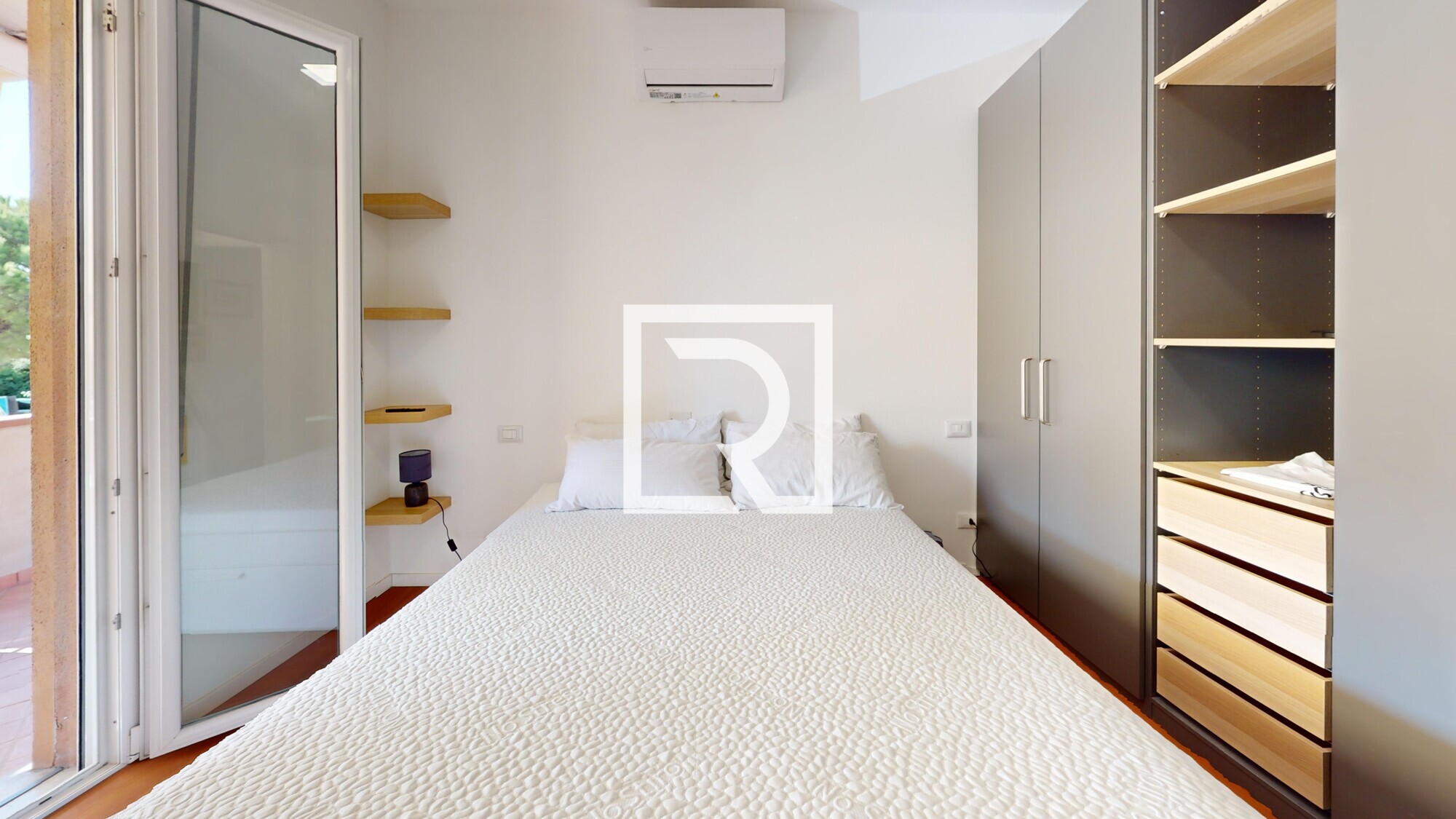 Lido-Adriano-VIA-Caravaggio-Bedroom 1