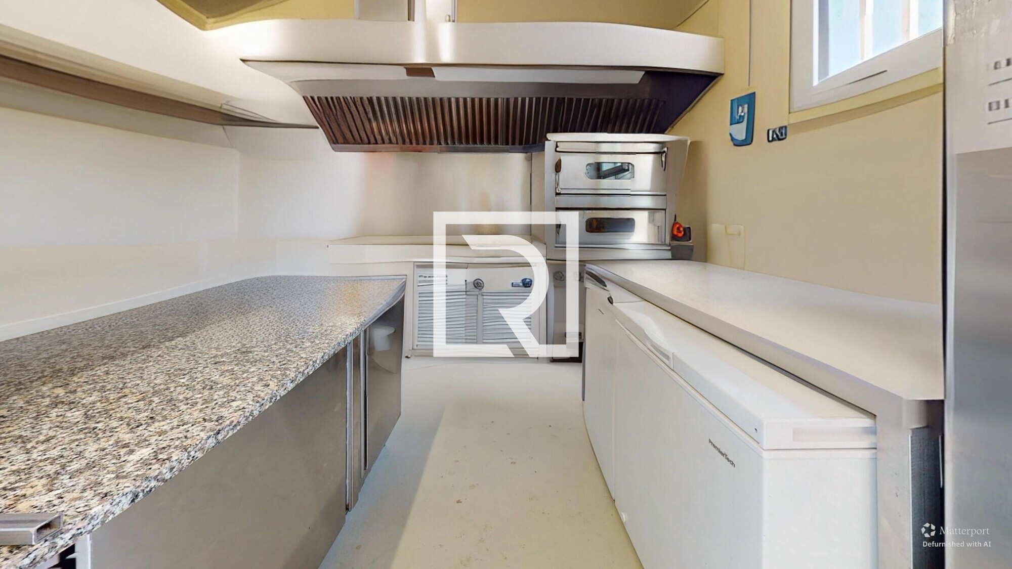 CHIOSCO-RUSSI-Kitchen-Defurnished