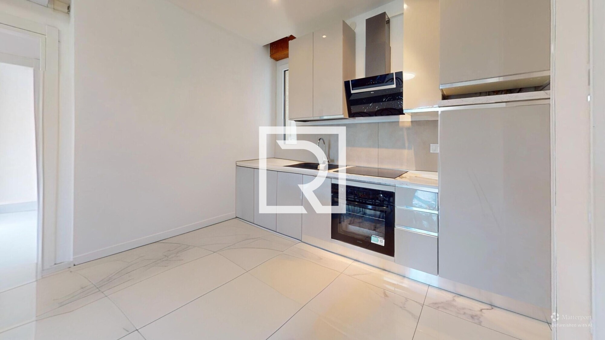 Triplo-porto-Kitchen-Defurnished 1