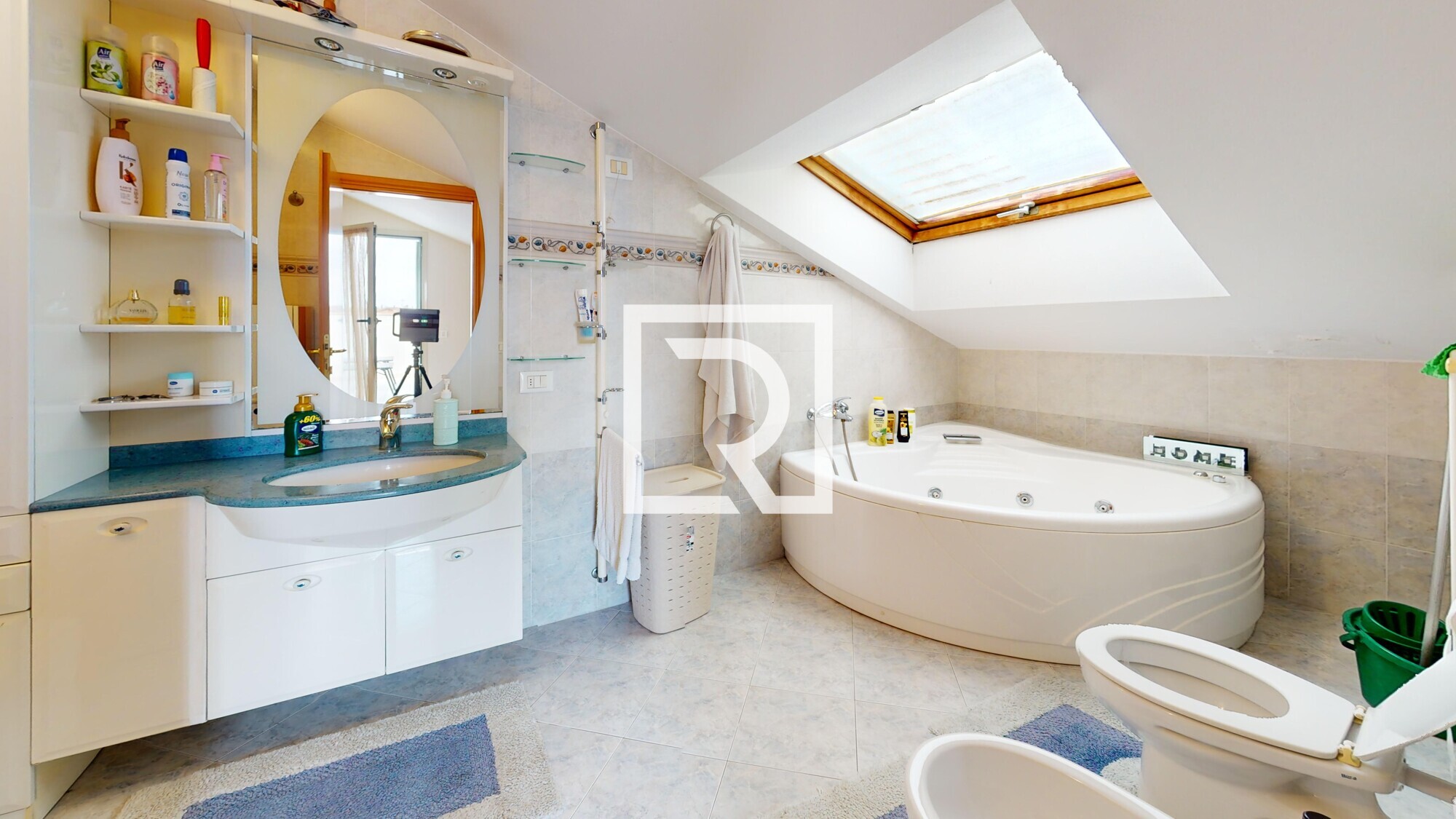 Via-Biagi-Piano-terzo-Bathroom