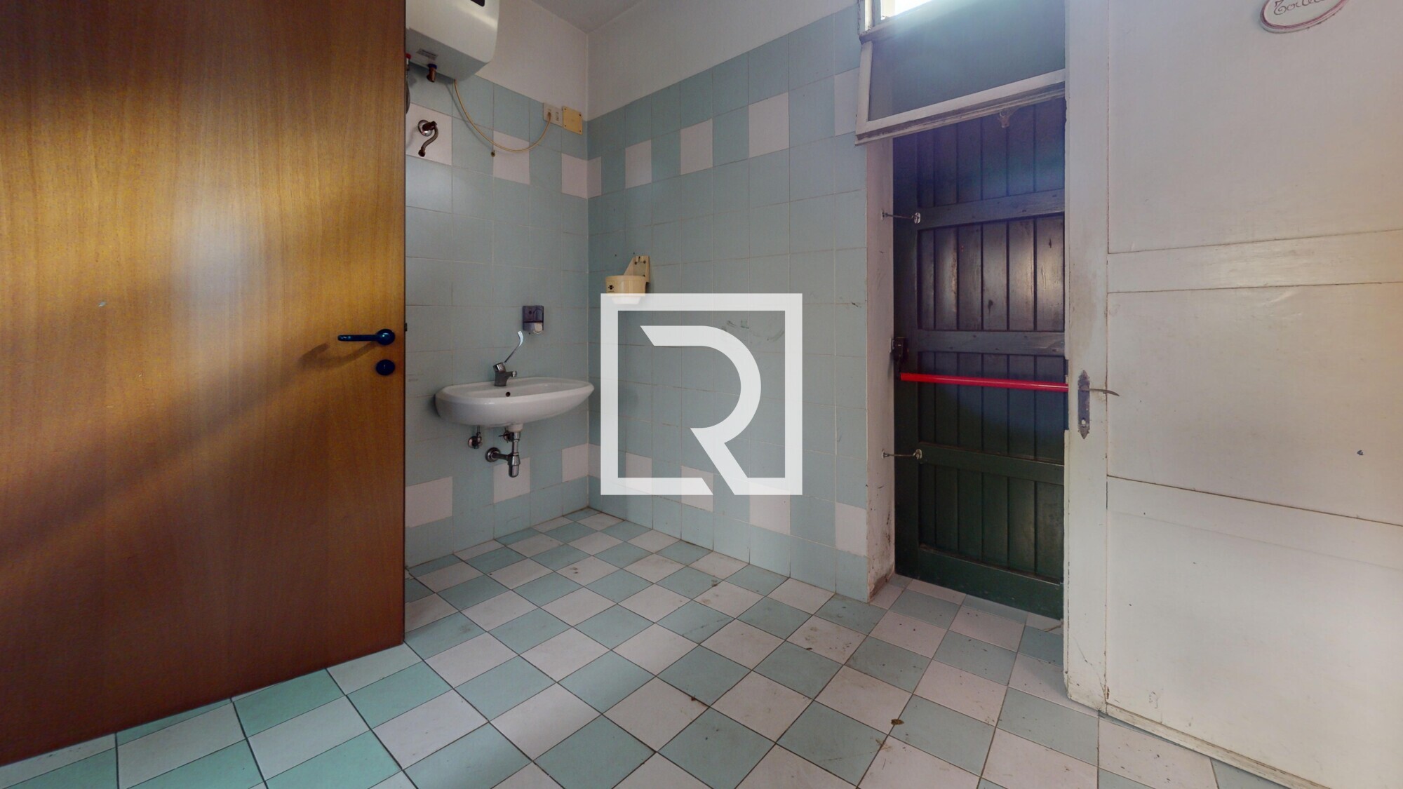 Ristorante-con-casa-e-700-mq-di-terreno-Bathroom 3