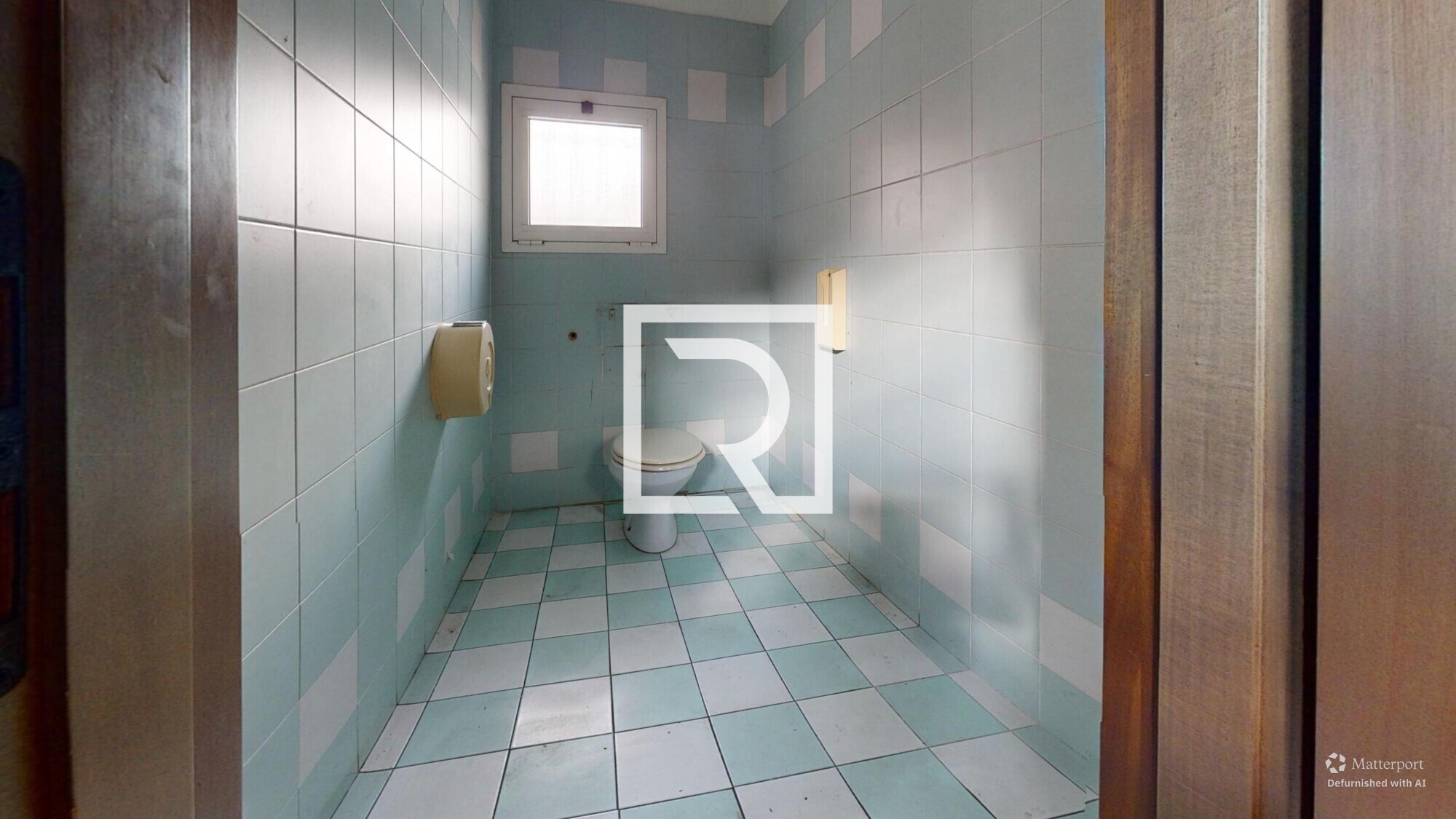 Ristorante-con-casa-e-700-mq-di-terreno-Bathroom-Defurnished 1