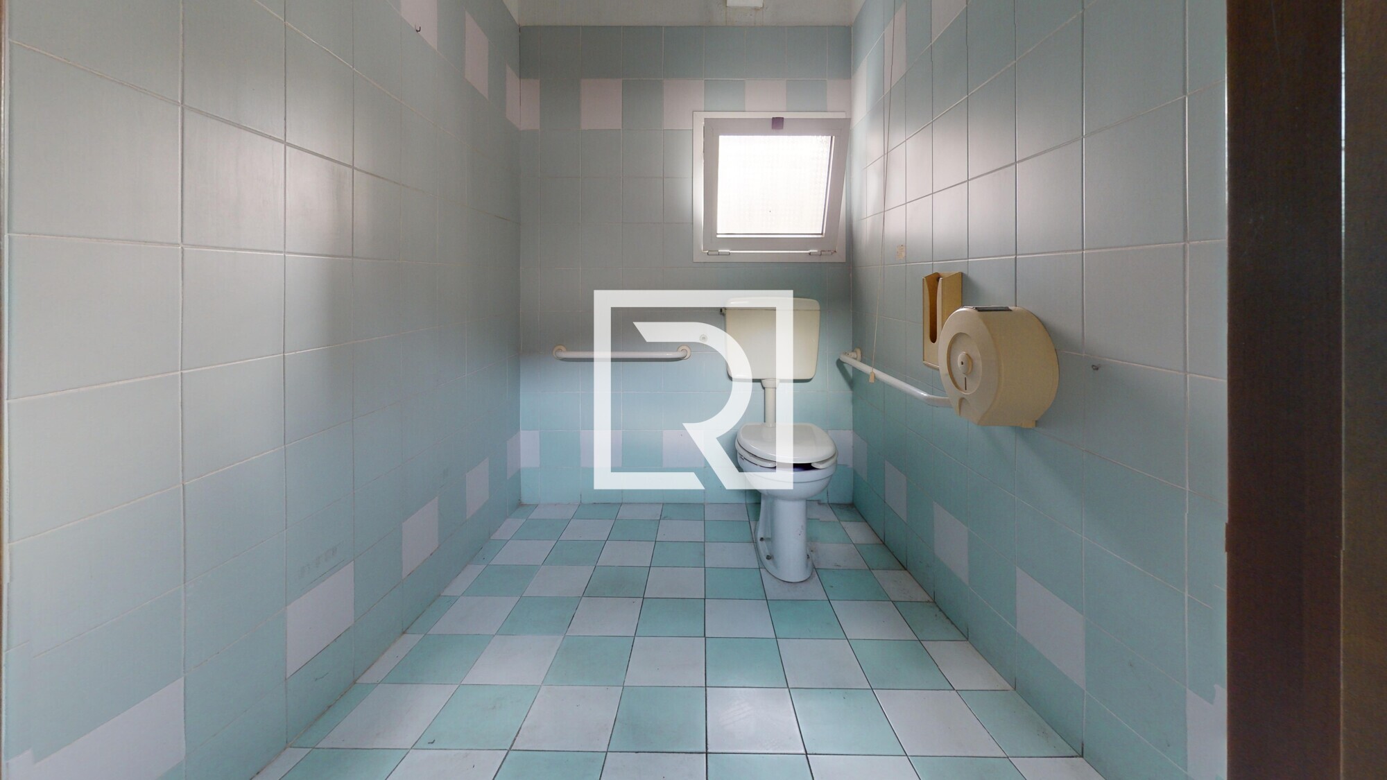 Ristorante-con-casa-e-700-mq-di-terreno-Bathroom 4
