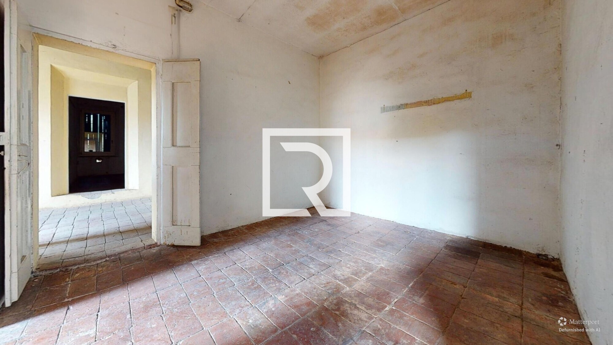 Ristorante-con-casa-e-700-mq-di-terreno-Bedroom-Defurnished 3