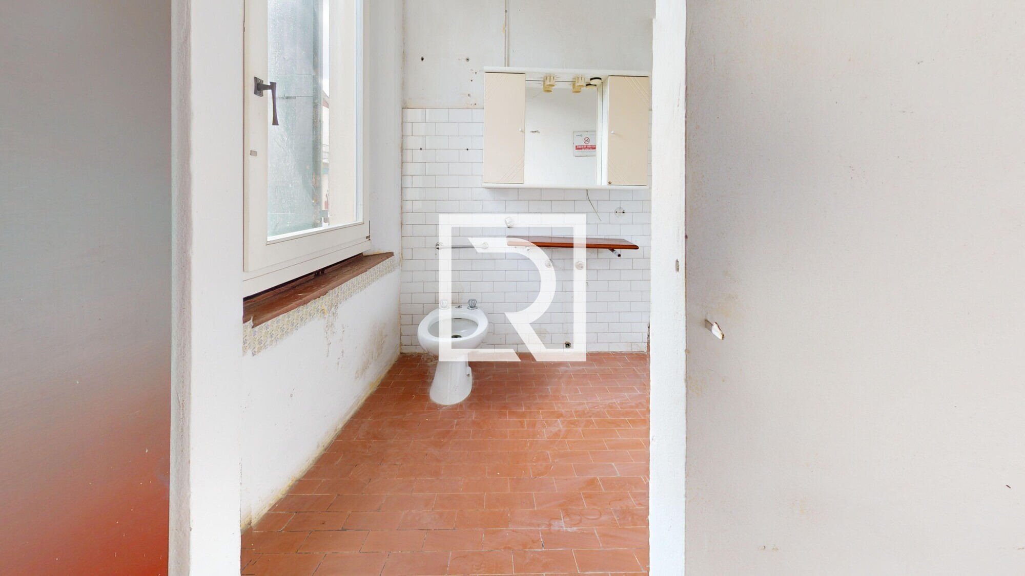 Ristorante-con-casa-e-700-mq-di-terreno-Bathroom 1