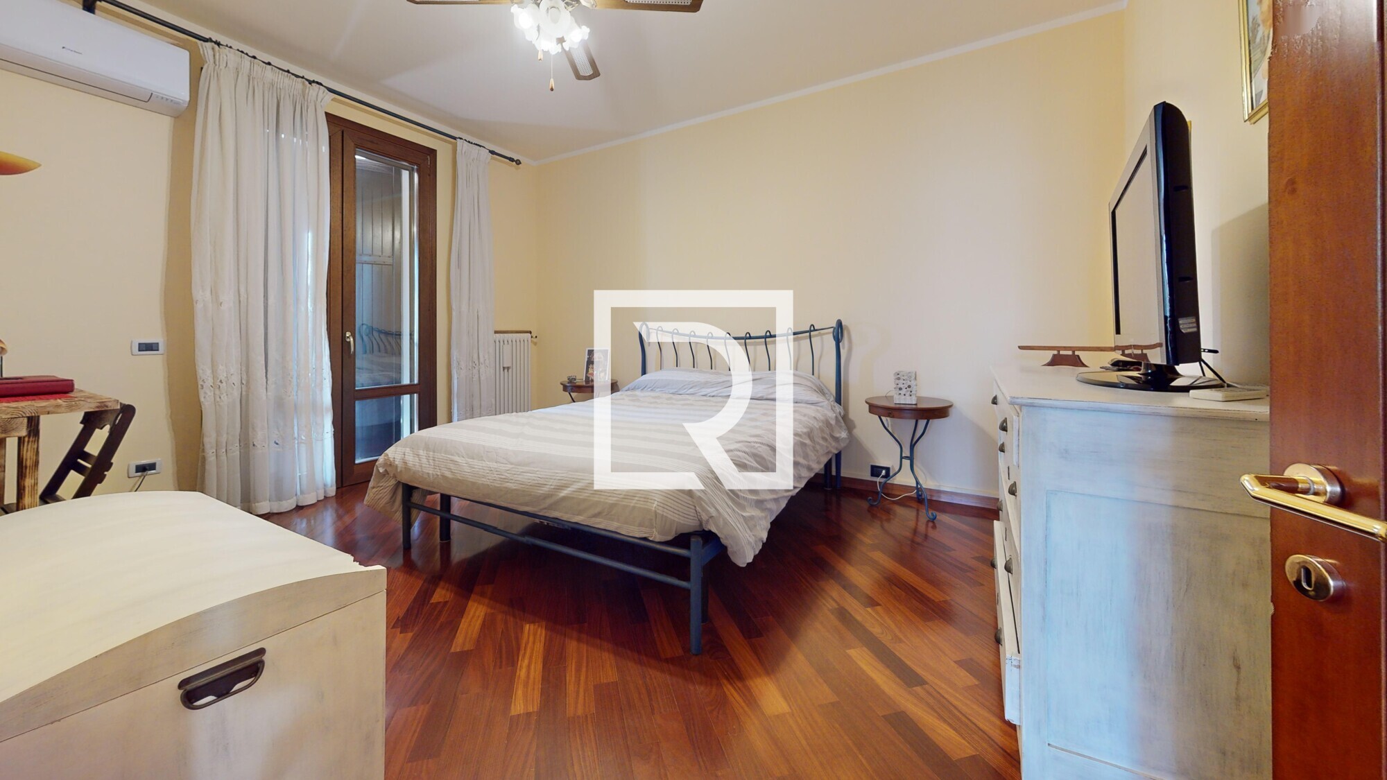 Via-Vicolo-Vecchio-4b-Madonna-dellAlbero-Bedroom 1