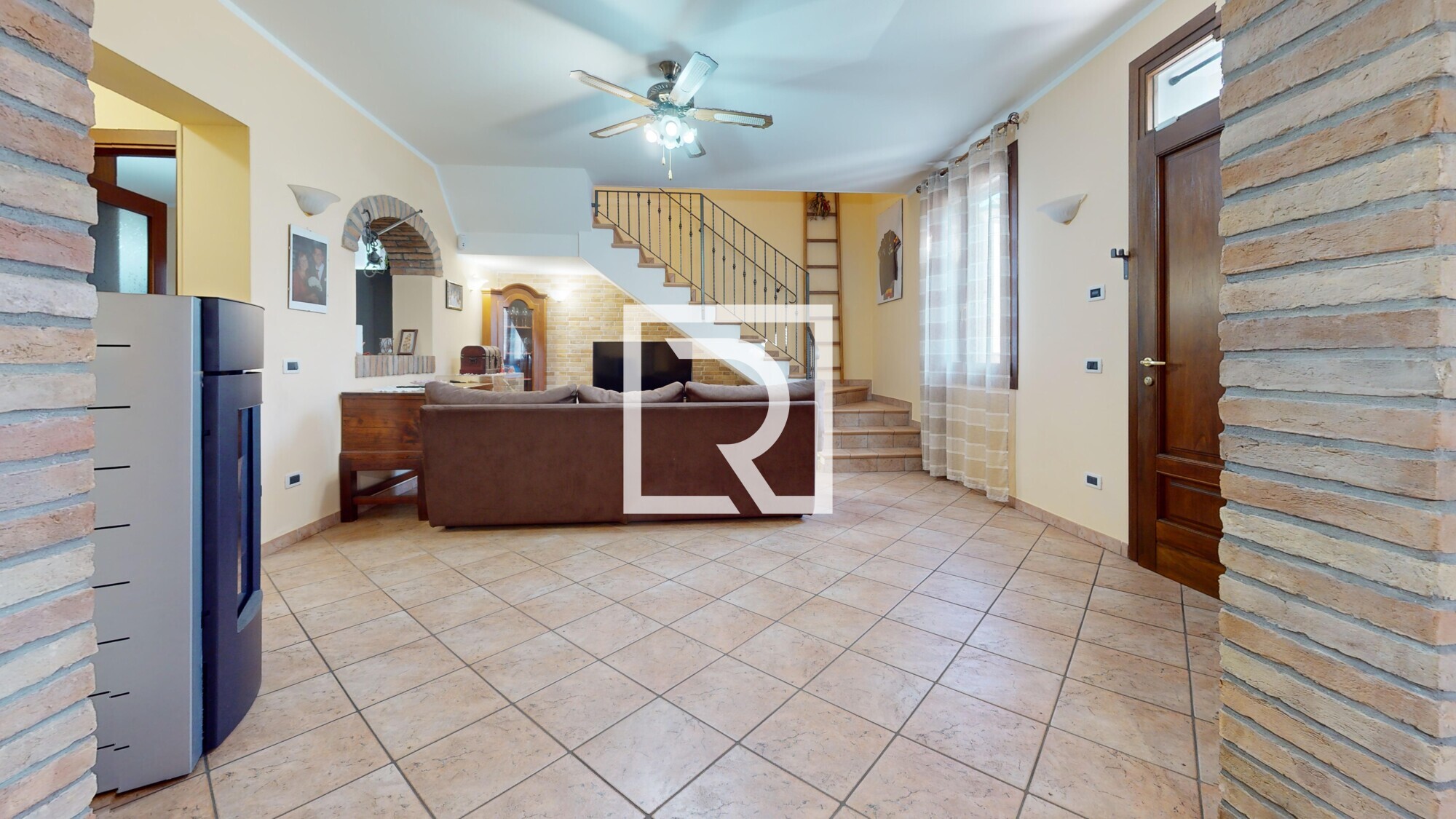 Via-Vicolo-Vecchio-4b-Madonna-dellAlbero-Living-Room