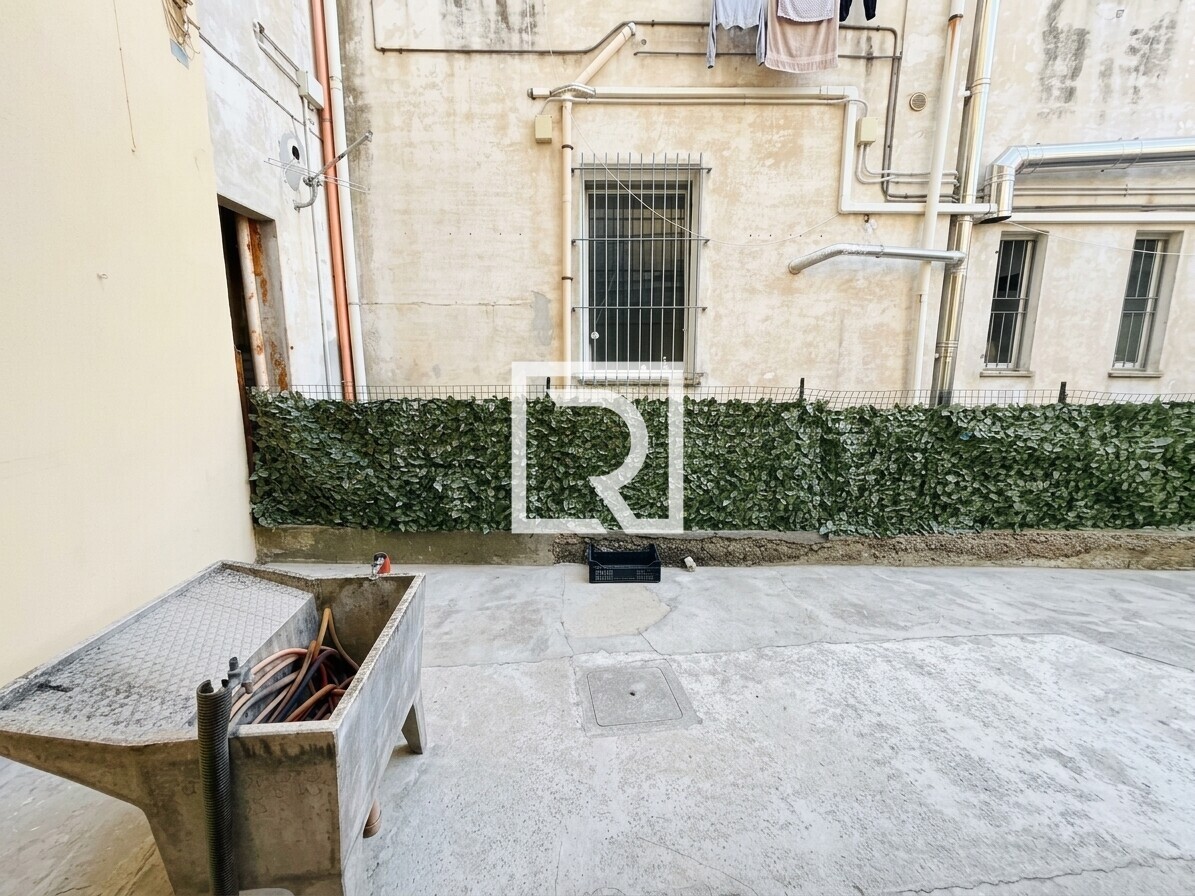 LOCALE COMMERCIALE