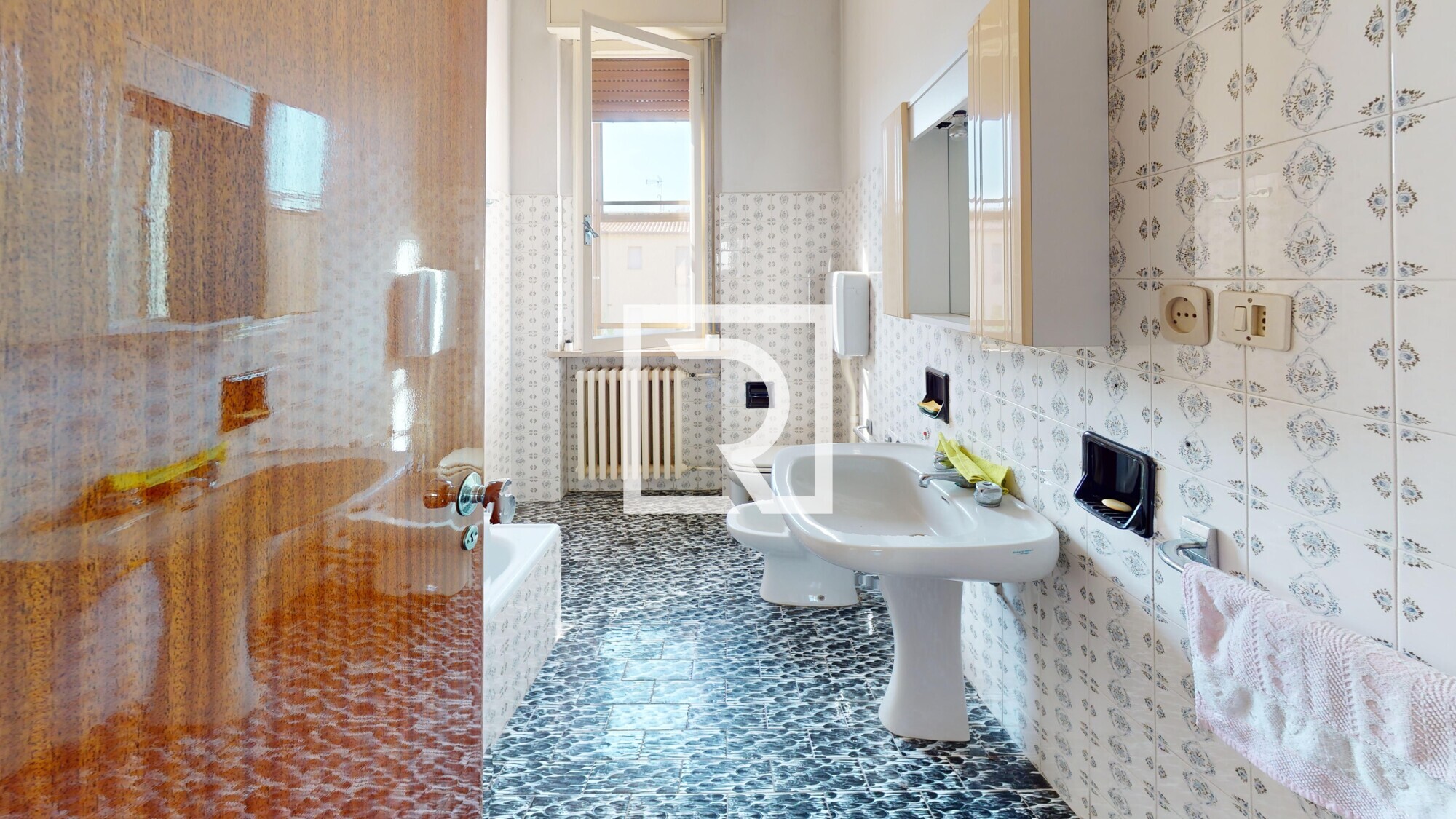 36-Via-degli-Avieri-Bathroom