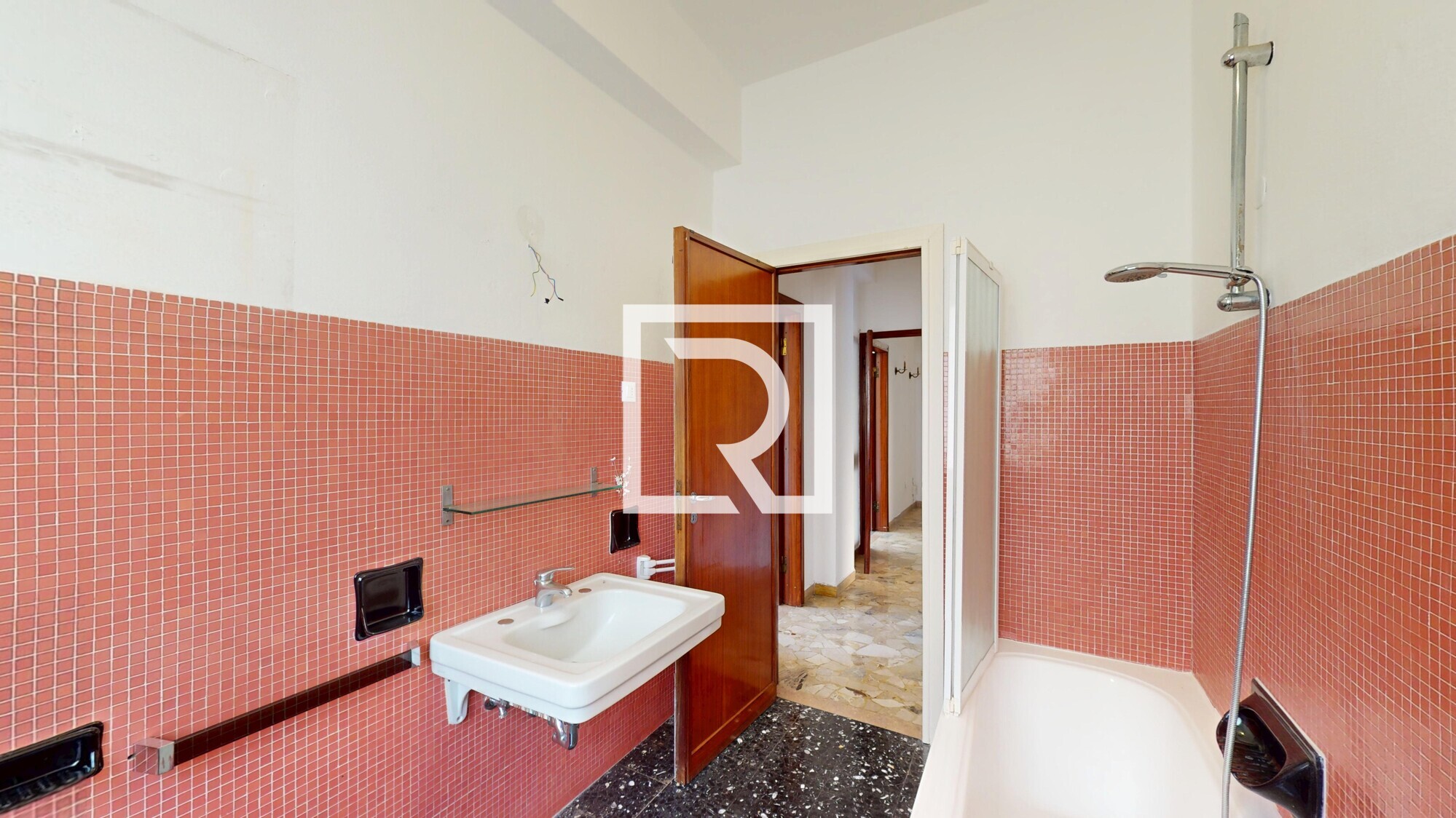 BAGNO-DI-AMPIE-METRATURE-IN-PALAZZINA-RISTRUTTURATA-09302026_191238