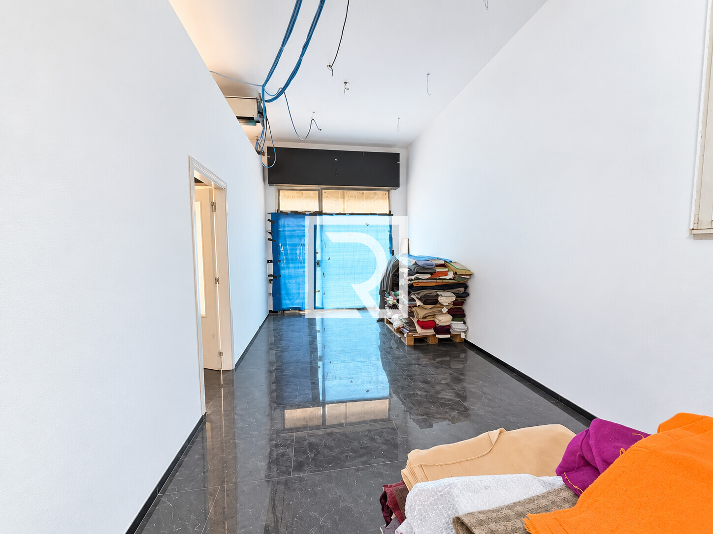 Interno commerciale in ristrutturazione