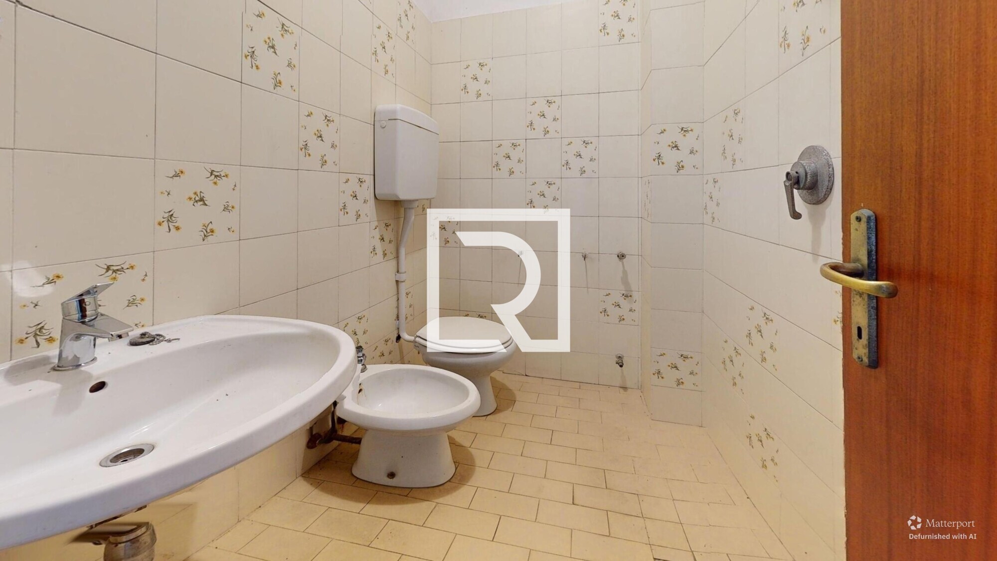 38-Via-Giuseppe-Garibaldi-Bathroom-Defurnished