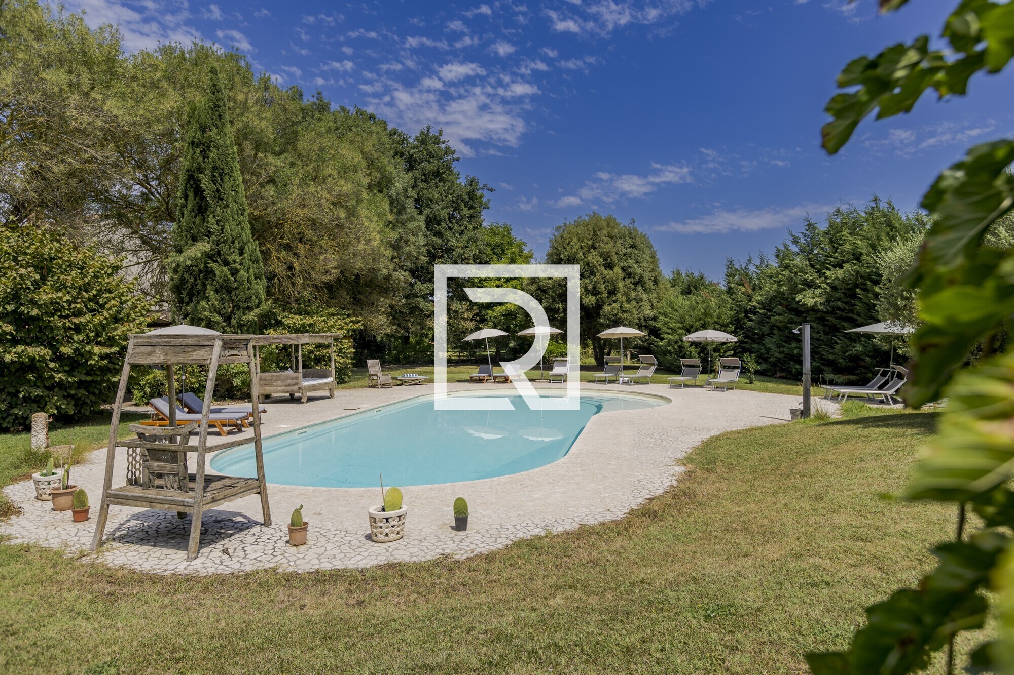 Piscina e giardino