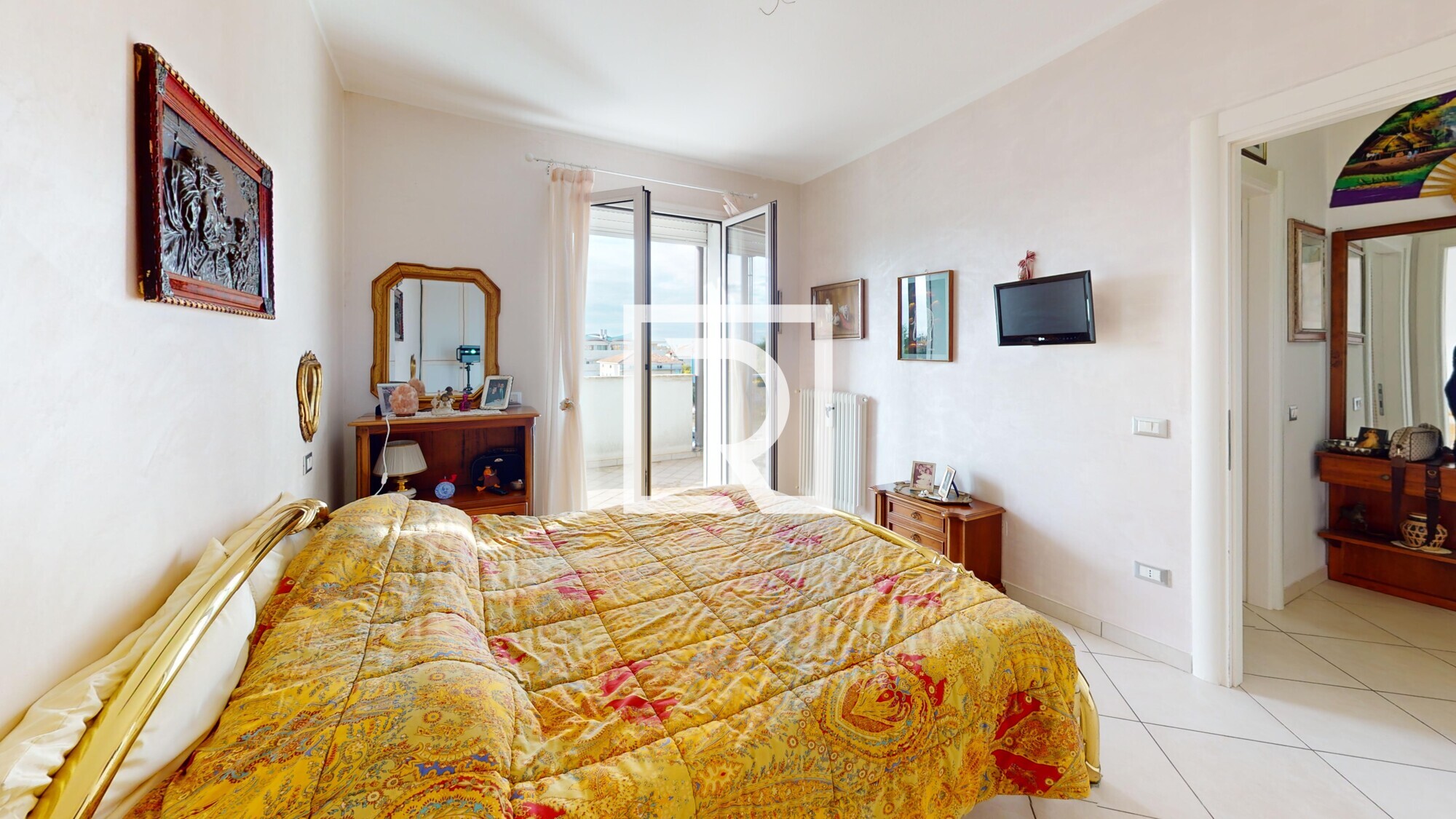 Marco-Polo-20-Q-Bedroom 1
