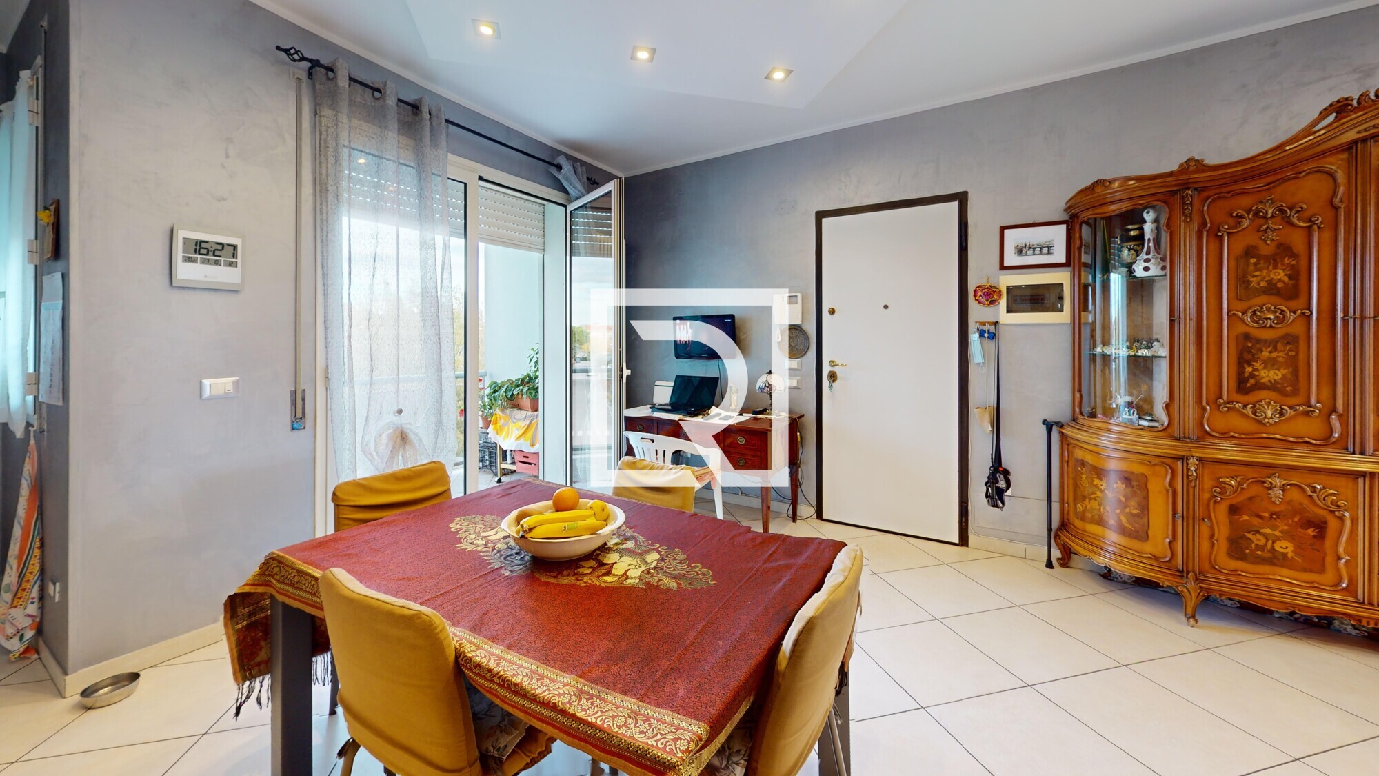 Marco-Polo-20-Q-Dining-Room
