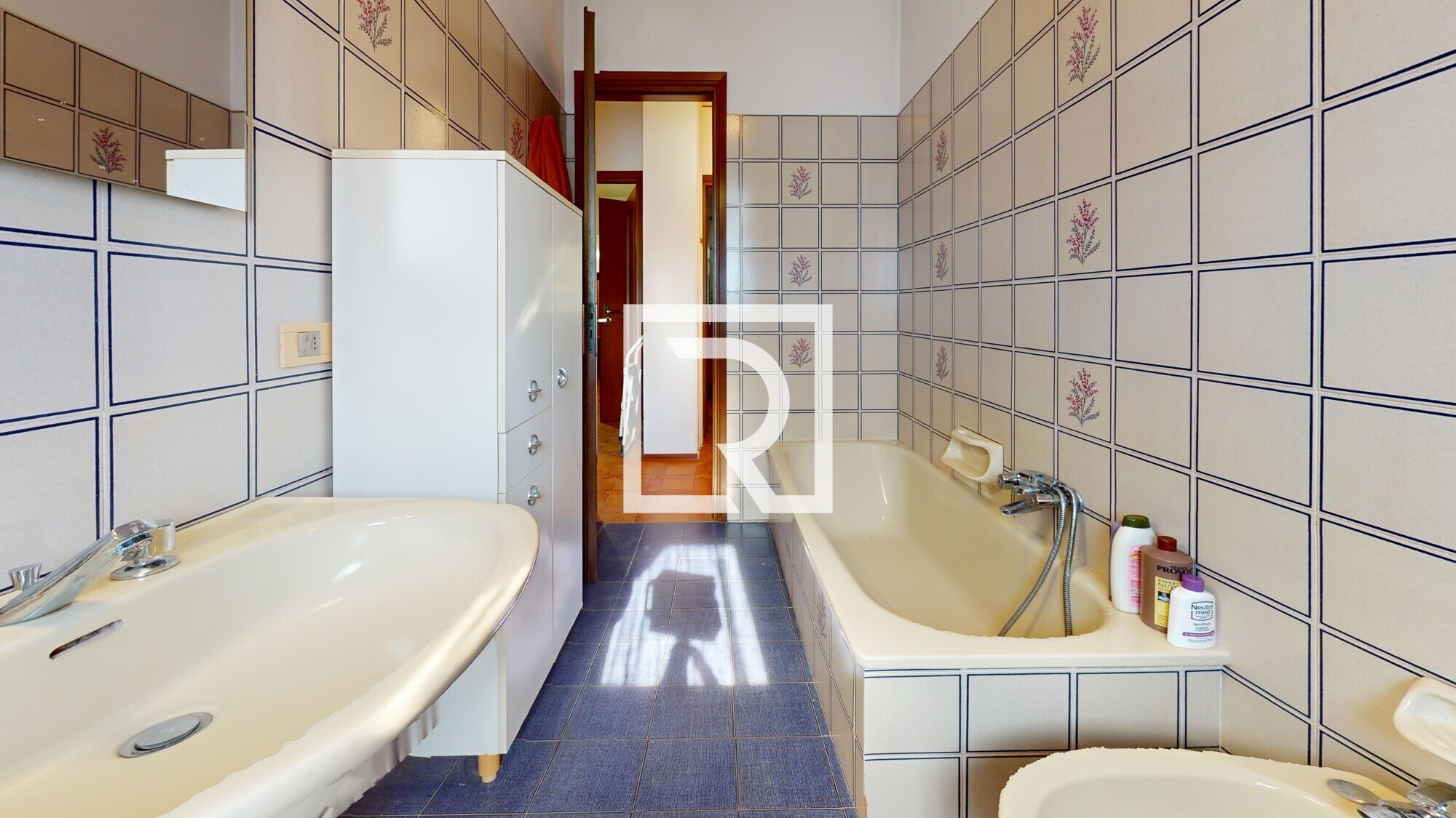1-Via-Aldo-Celli-Bathroom