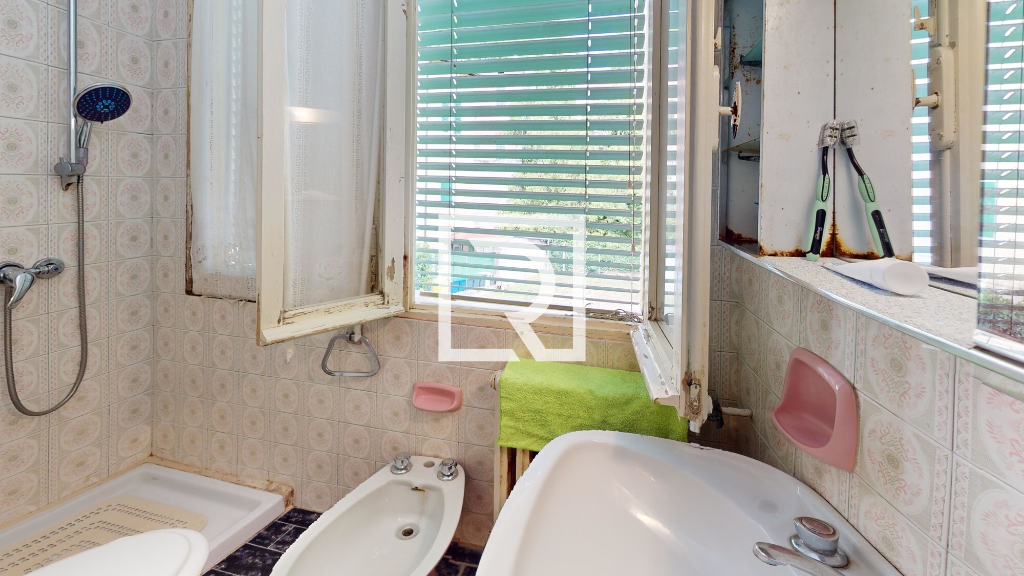 trilocale-piano-rialzato-con-cantina-e-posto-auto-Bathroom