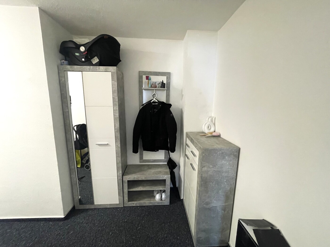 Garderobe im vorderen Flur