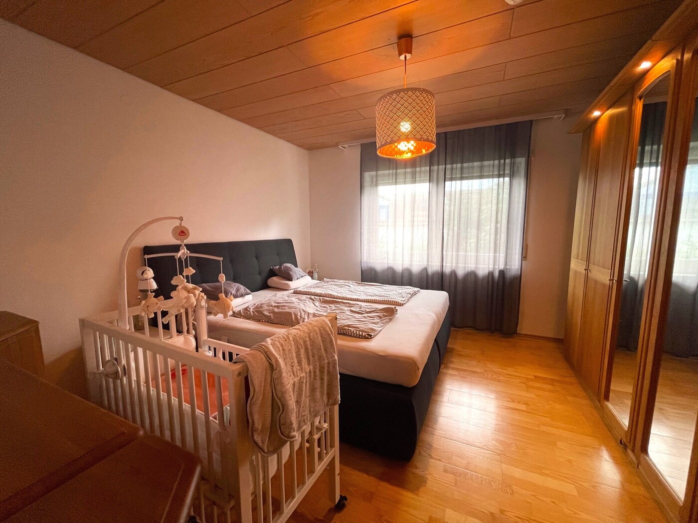 Schlafzimmer 1