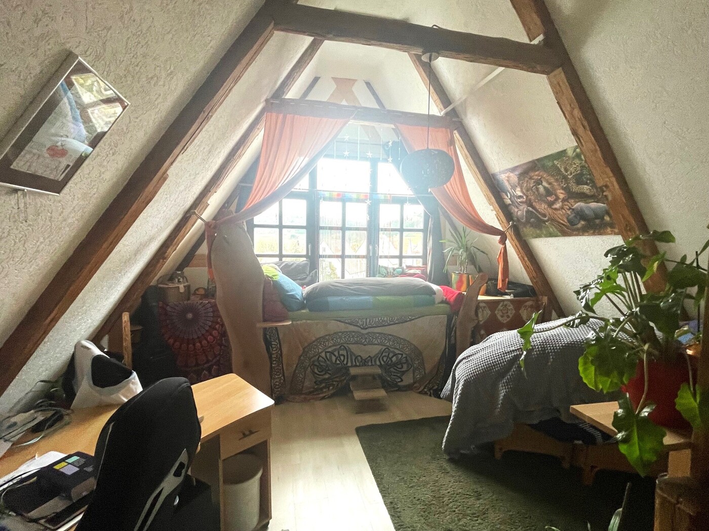 Arbeitszimmer im Spitzboden
