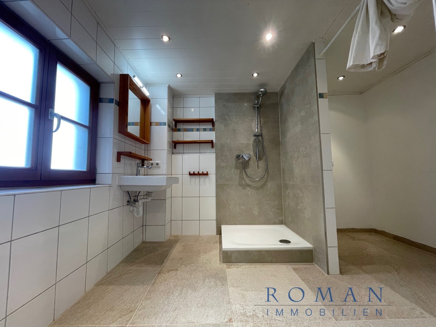 1. OG: Großes Badezimmer - Dusche