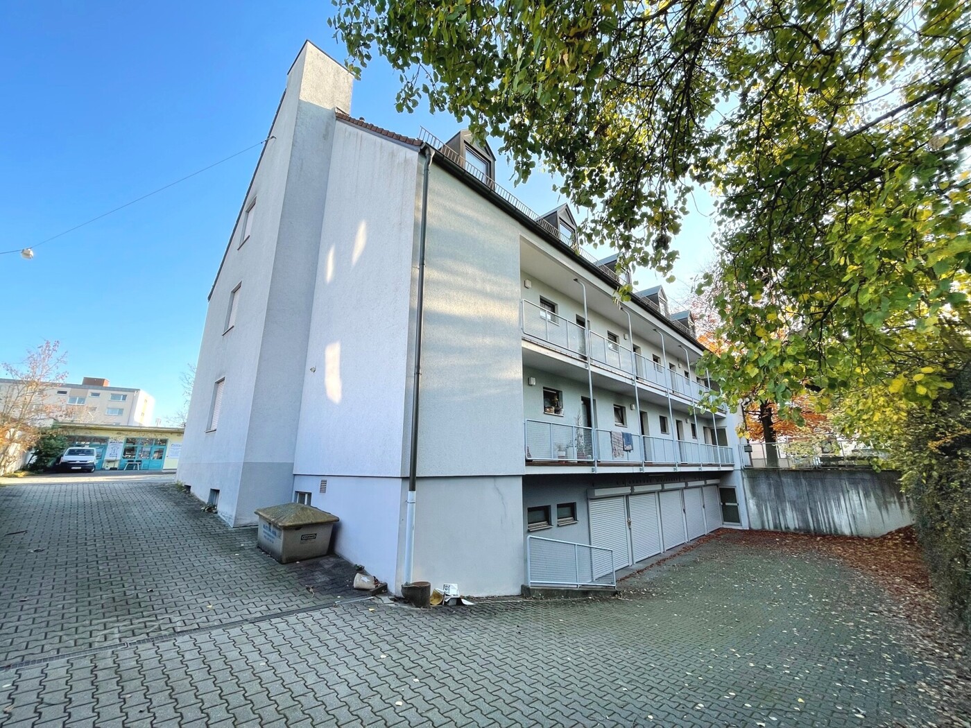 Garagen- und Hofbereich