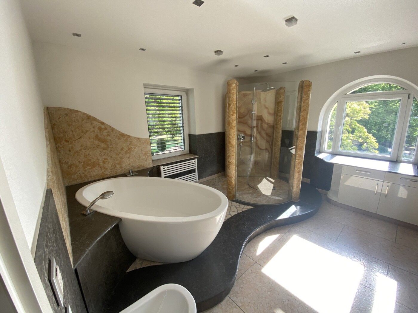 Badezimmer mit Naturstein