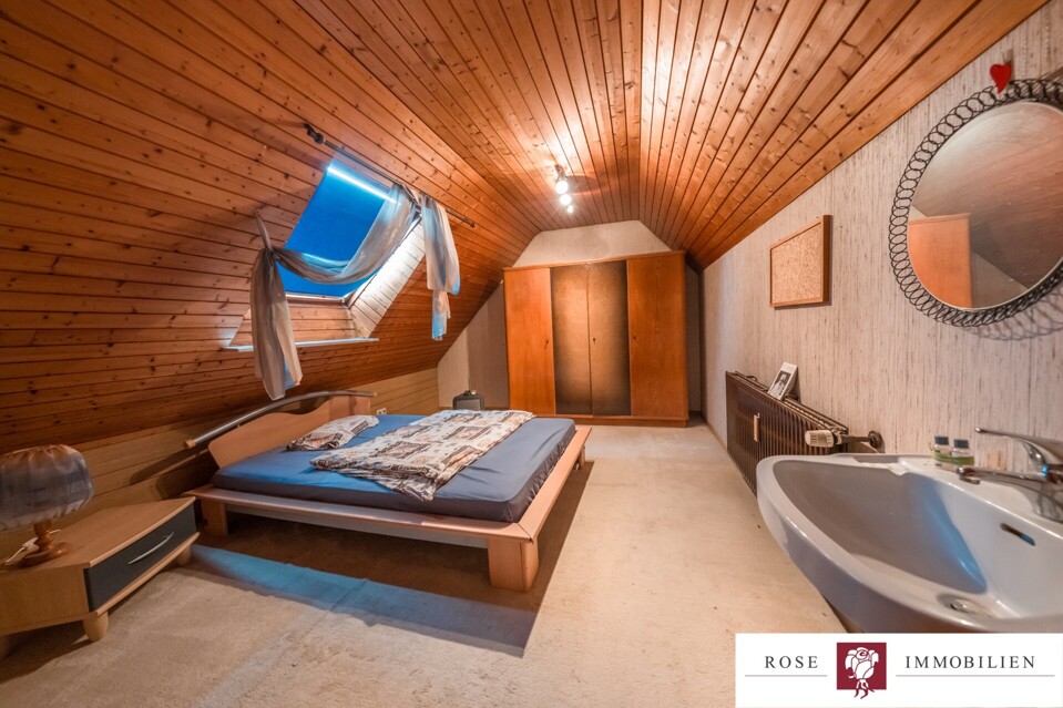 Schlafzimmer DG Bild 1