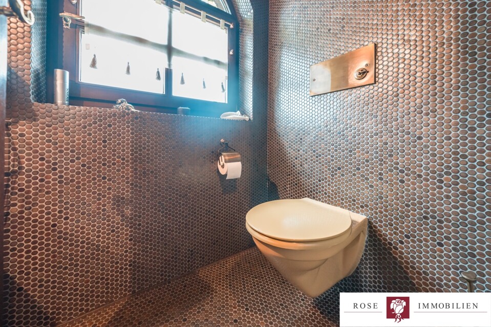 separates WC