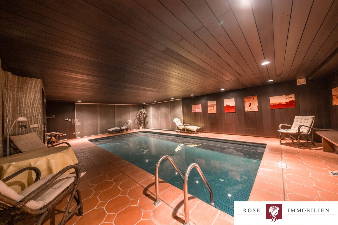 Schwimmbad Bild 1