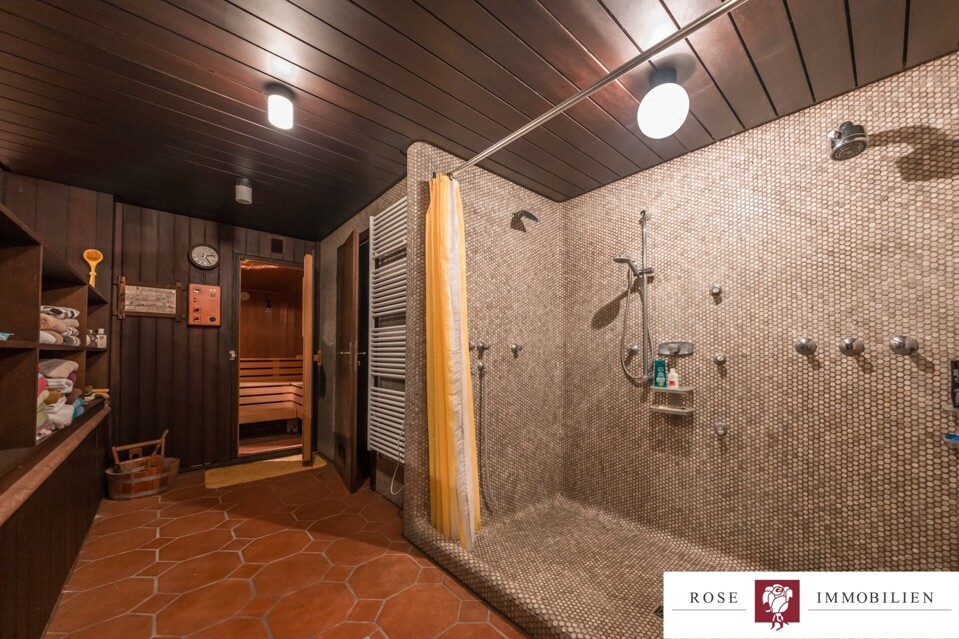 Saunabereich mit Dusche
