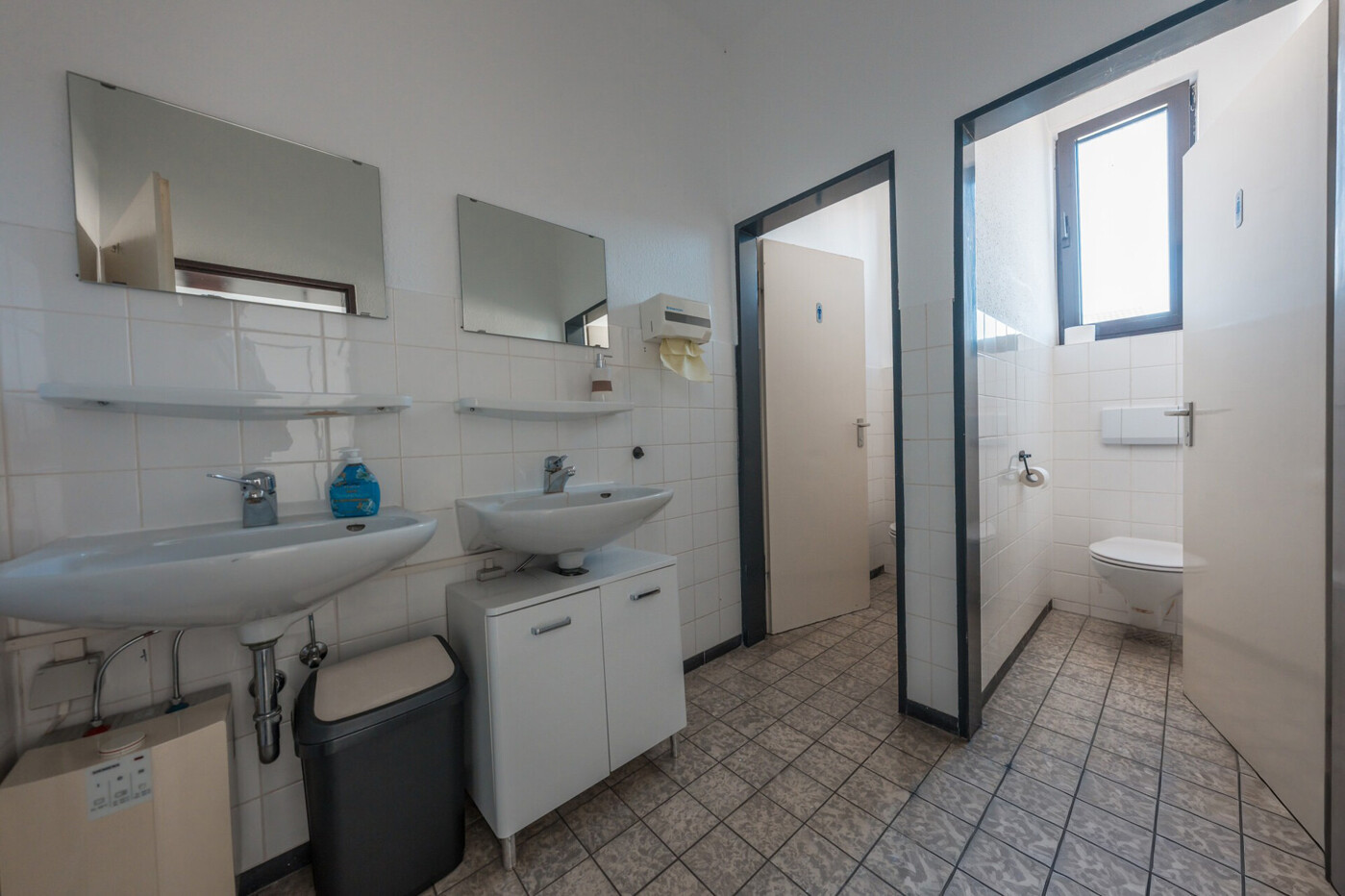 WC Bürogebäude