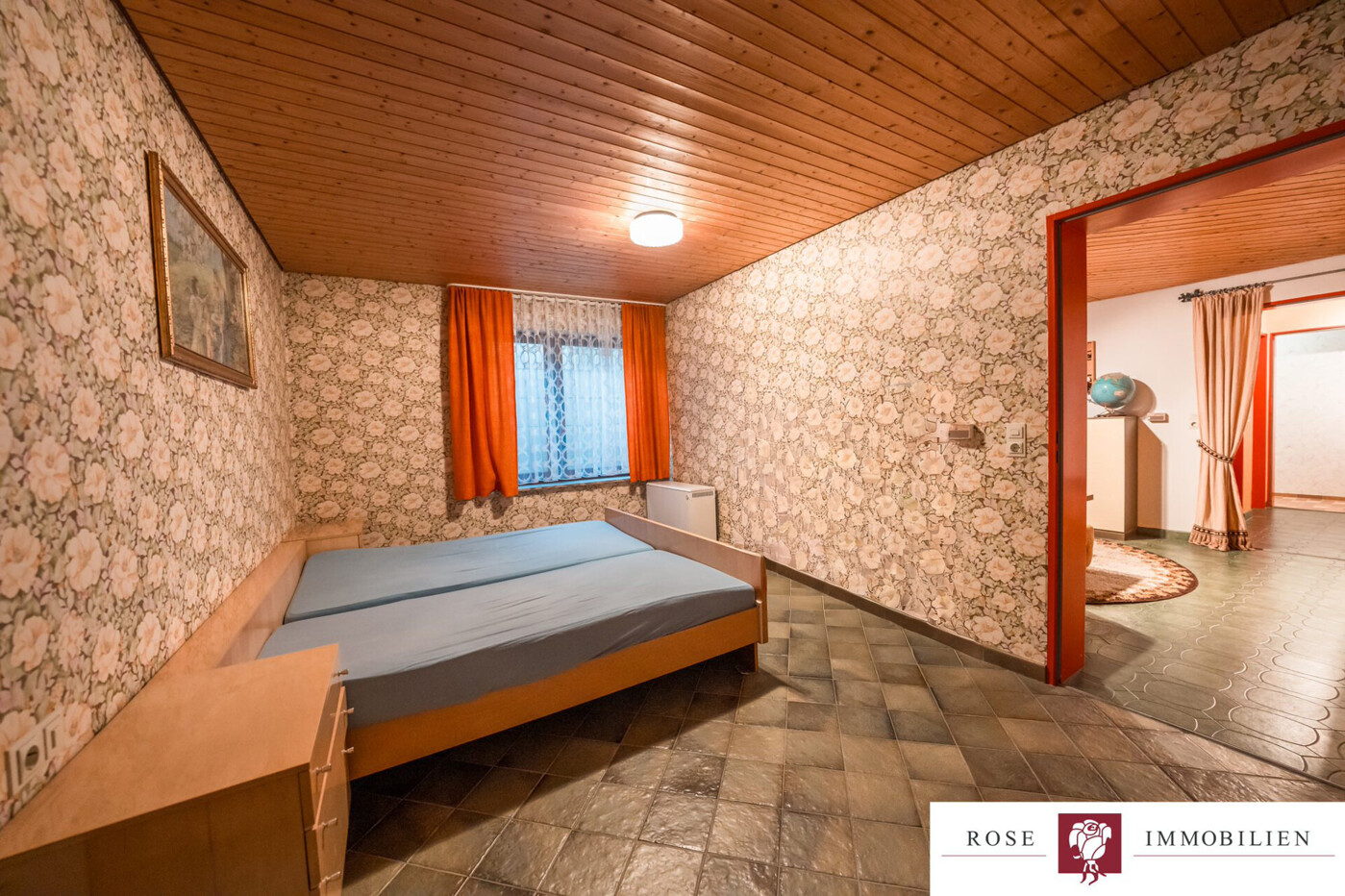 Schlafzimmer UG (keine Wfl.)