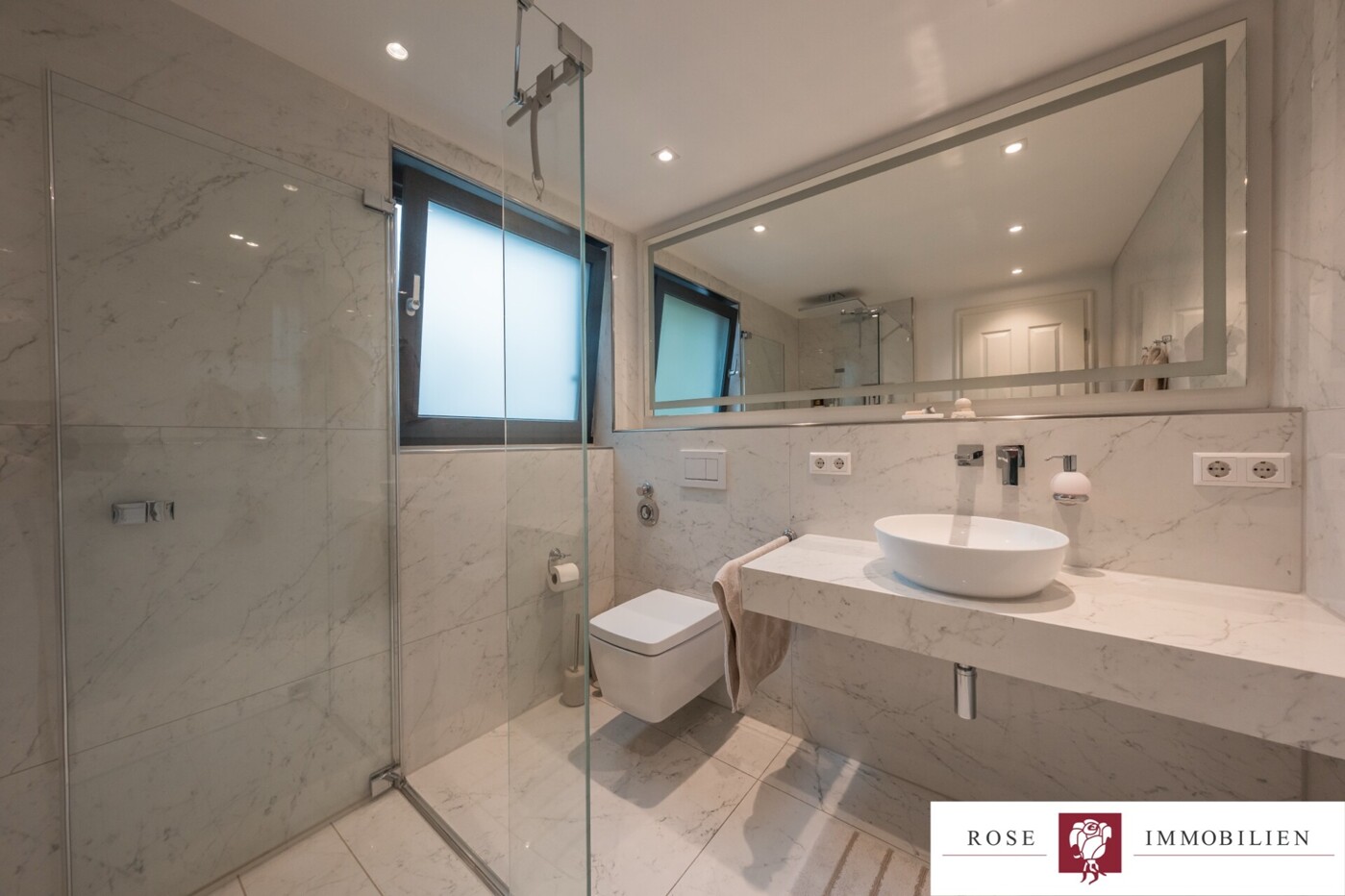Badezimmer en Suite- Bild 1