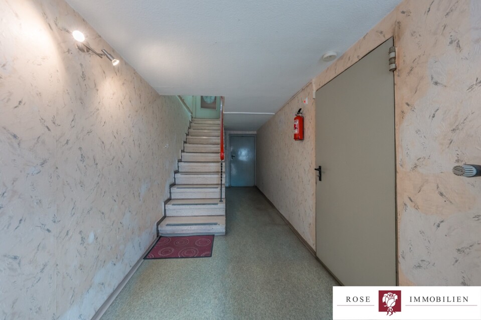 Eingang, Treppe zu EG (Nr.12)