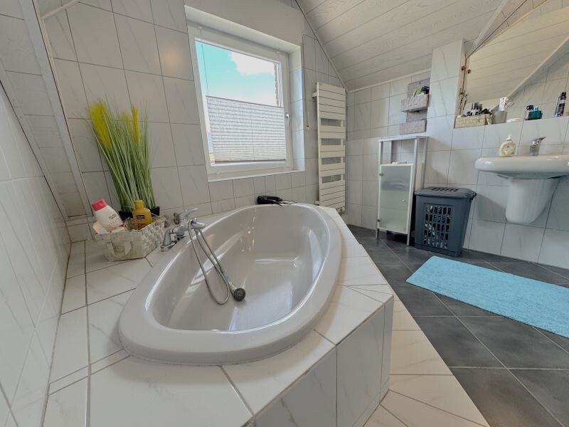 Im Merheimer Lehm 11_Badezimmer Badewanne