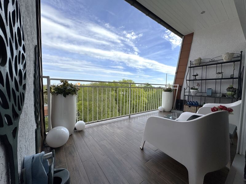 6369_Glehner Weg 41 D_Loggia mit Ausblick Nordost-Ausrichtung